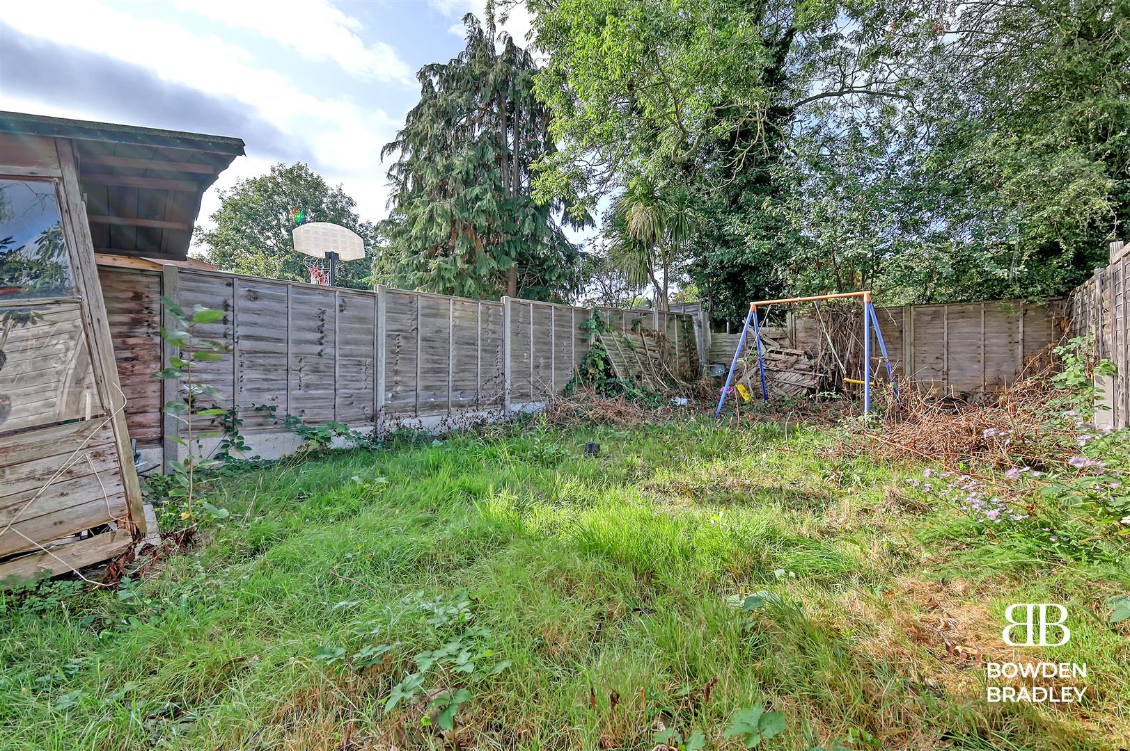 3 bed semi-detached house for sale in Wannock Gardens, Hainault  - Property Image 14