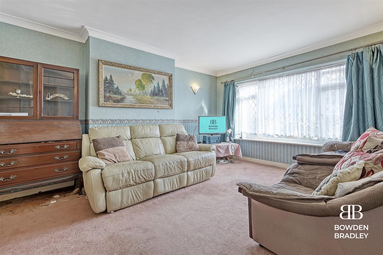 3 bed semi-detached house for sale in Wannock Gardens, Hainault  - Property Image 2