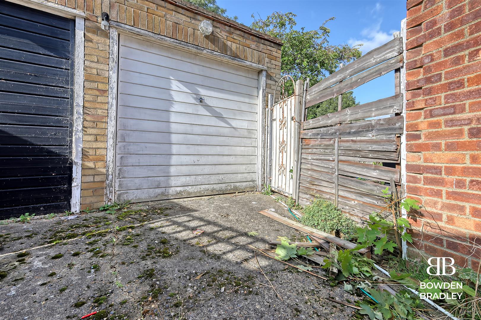 3 bed semi-detached house for sale in Wannock Gardens, Hainault  - Property Image 17