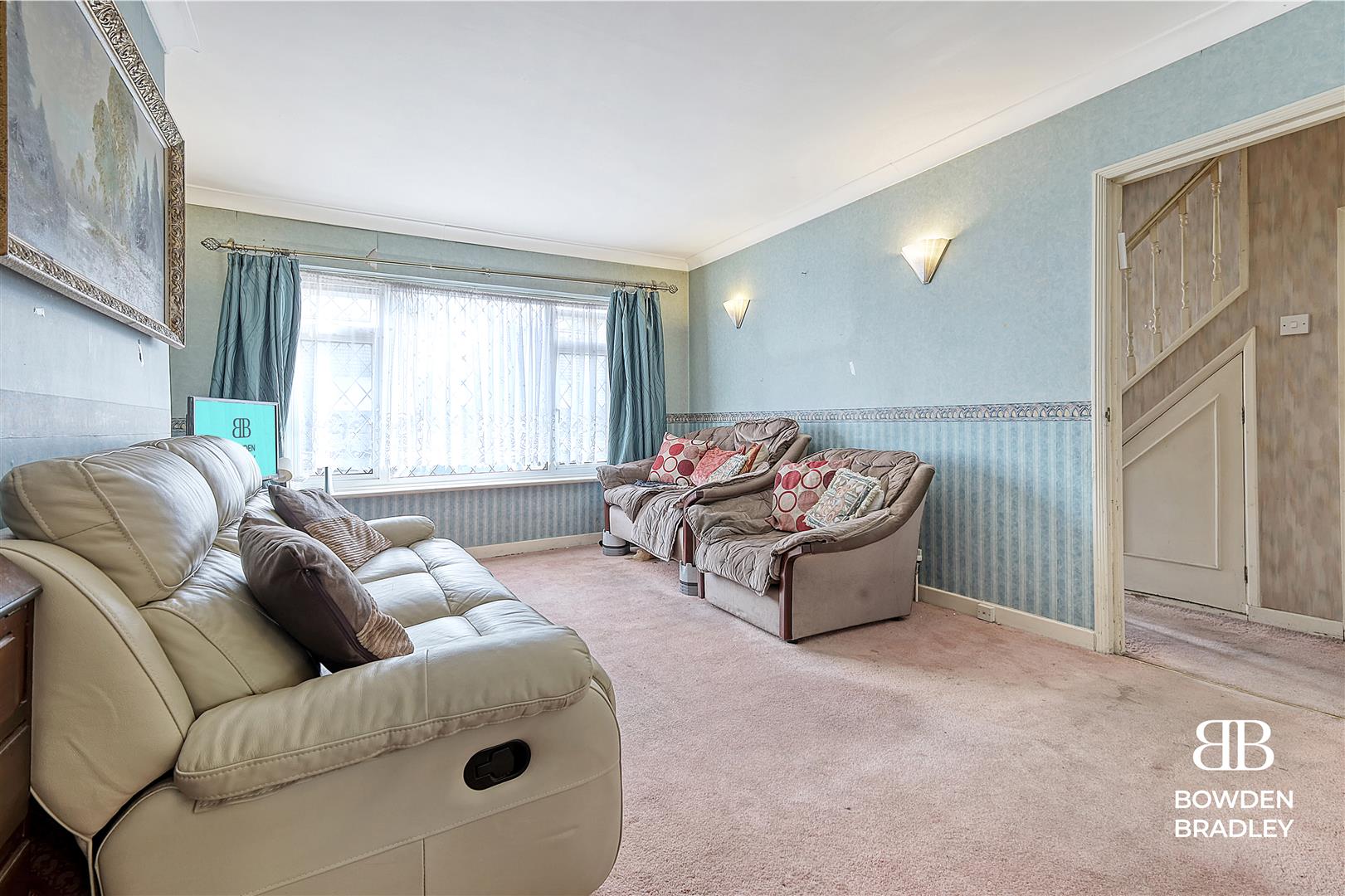 3 bed semi-detached house for sale in Wannock Gardens, Hainault  - Property Image 3