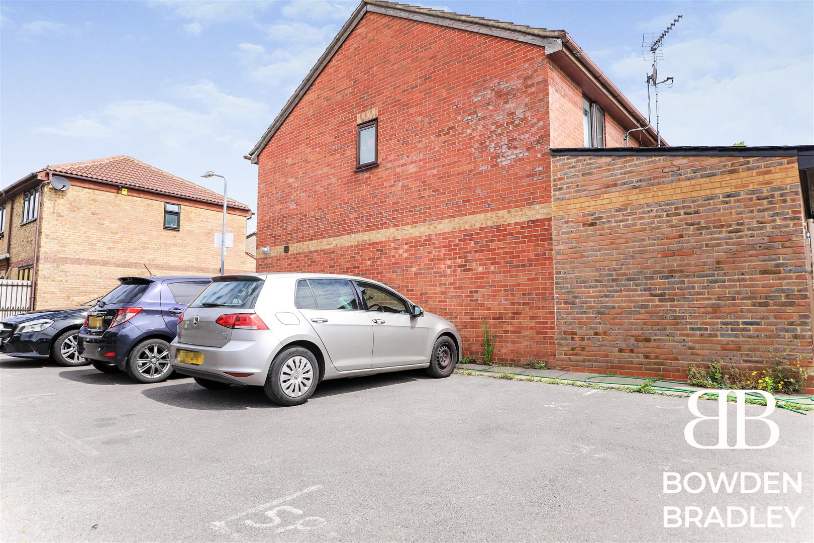 2 bed terraced house for sale in Hazelwood Park Close, Chigwell  - Property Image 17