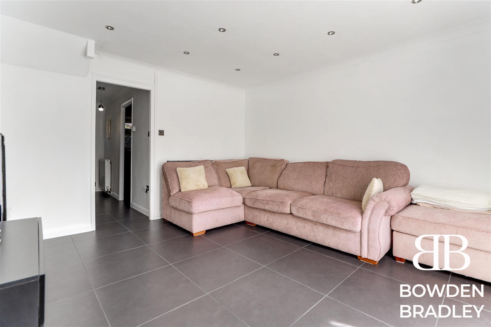 2 bed terraced house for sale in Hazelwood Park Close, Chigwell  - Property Image 7