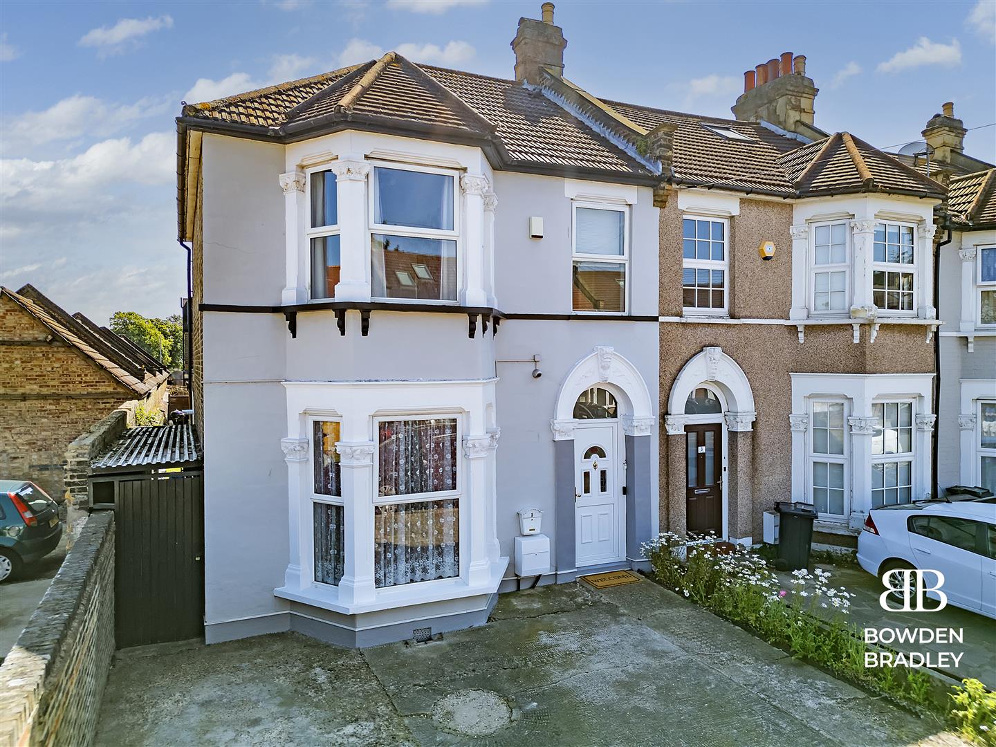 3 bed end of terrace house for sale in Hazeldene Road, Goodmayes  - Property Image 1