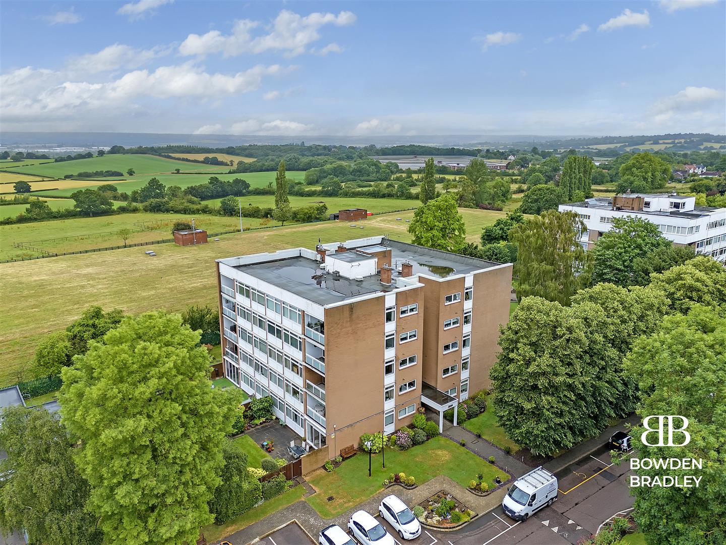 3 bed flat for sale in The Bowls, Chigwell  - Property Image 23