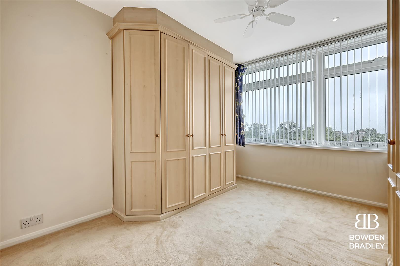 3 bed flat for sale in The Bowls, Chigwell  - Property Image 14