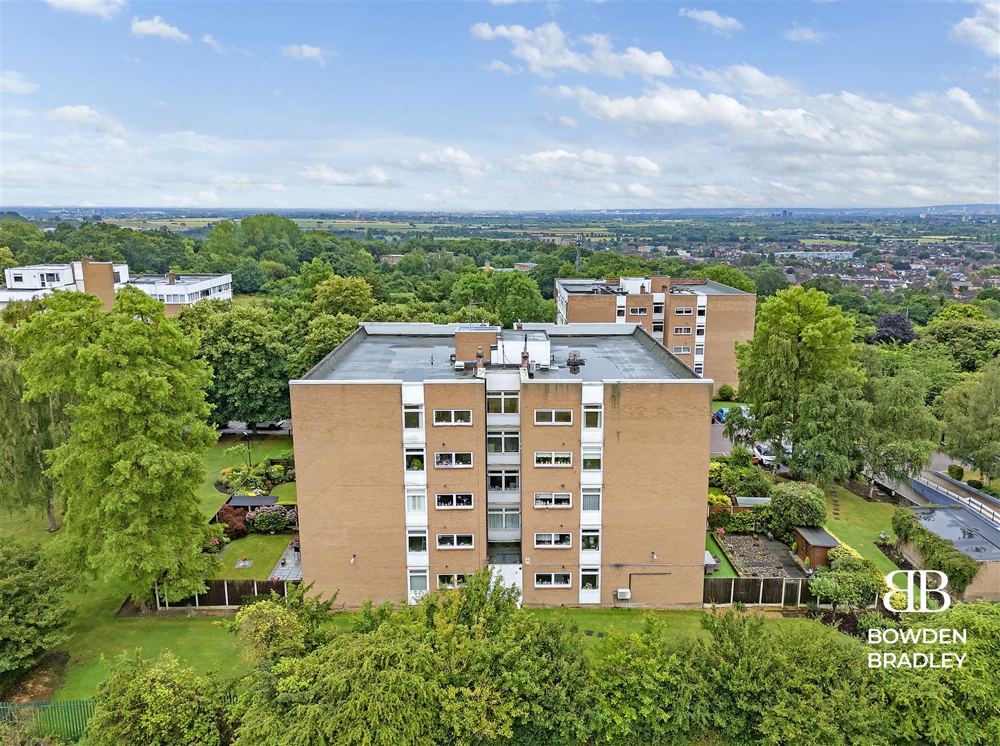 3 bed flat for sale in The Bowls, Chigwell  - Property Image 24