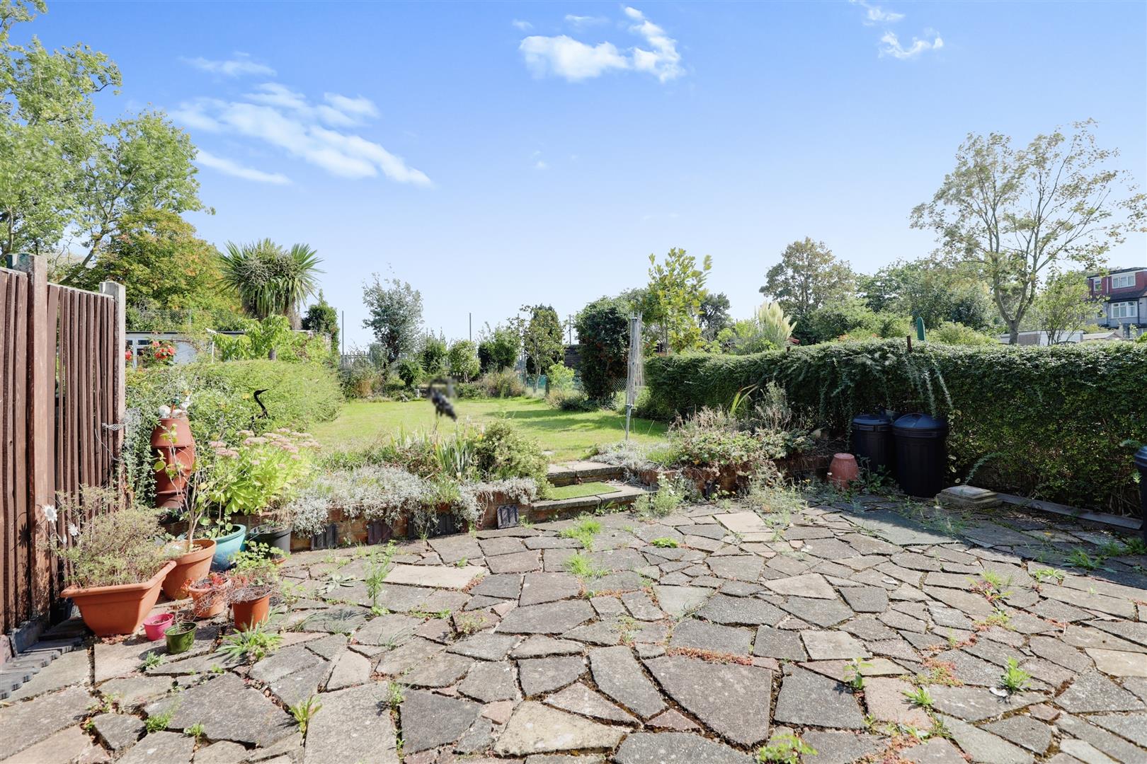 3 bed semi-detached house for sale in Blackbush Avenue, Romford  - Property Image 11