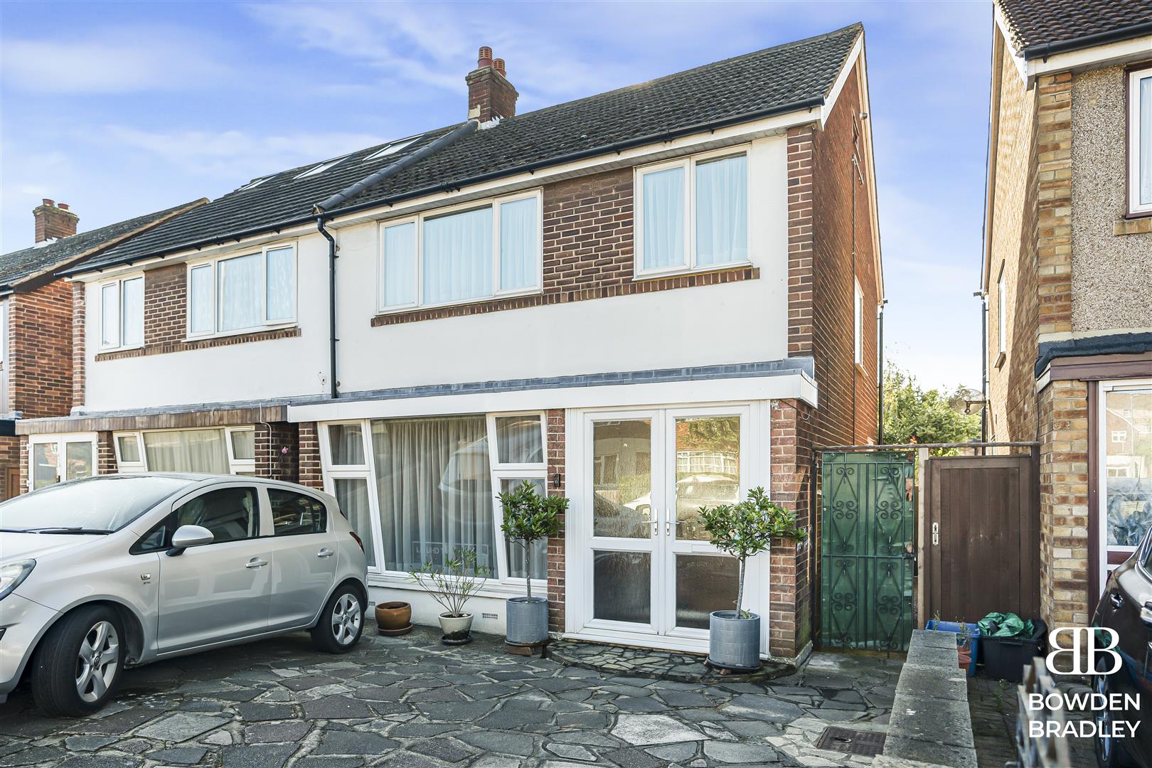 3 bed semi-detached house for sale in New North Road, Hainault  - Property Image 1