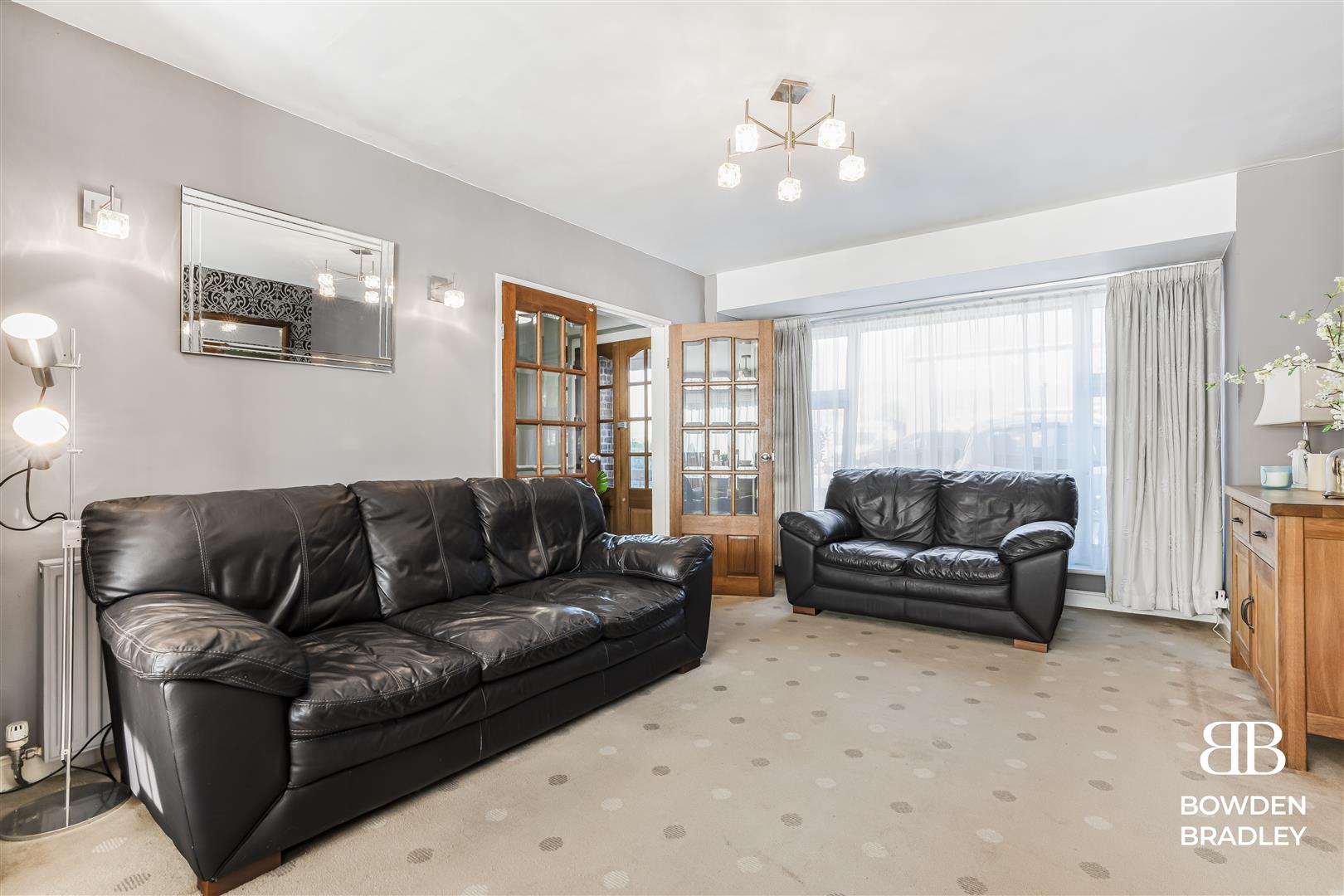 3 bed semi-detached house for sale in New North Road, Hainault  - Property Image 5