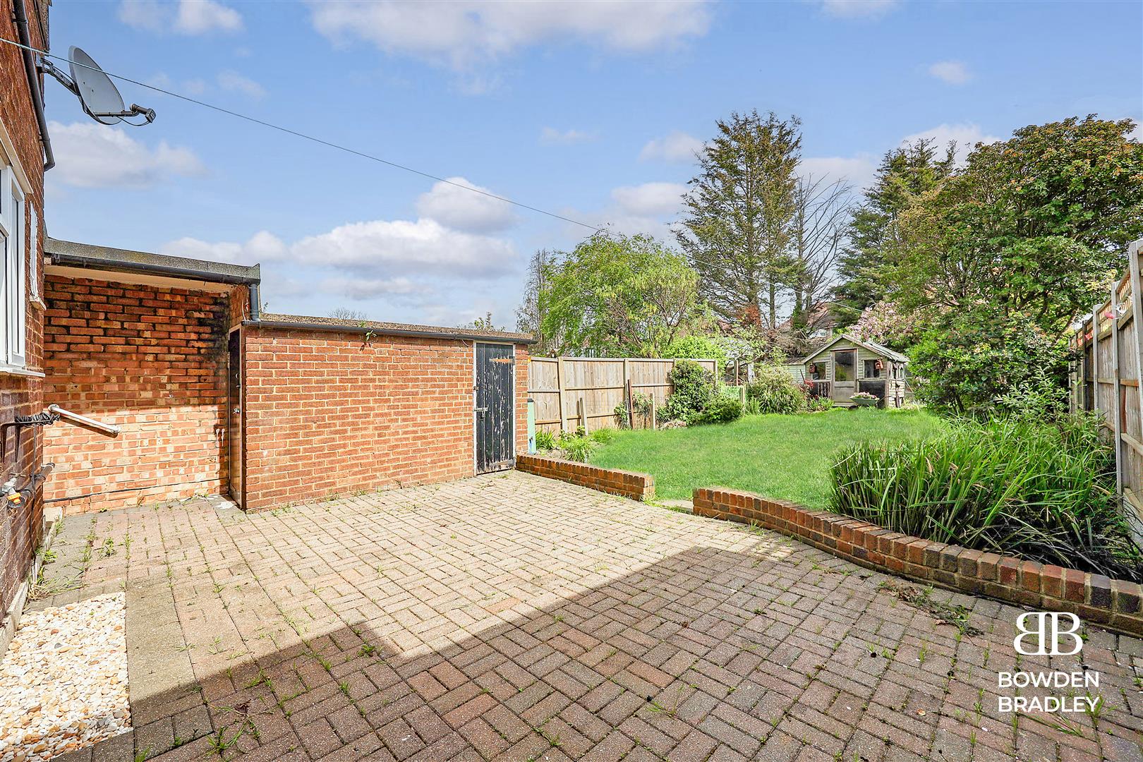 3 bed semi-detached house for sale in Chalgrove Crescent, Clayhall  - Property Image 16