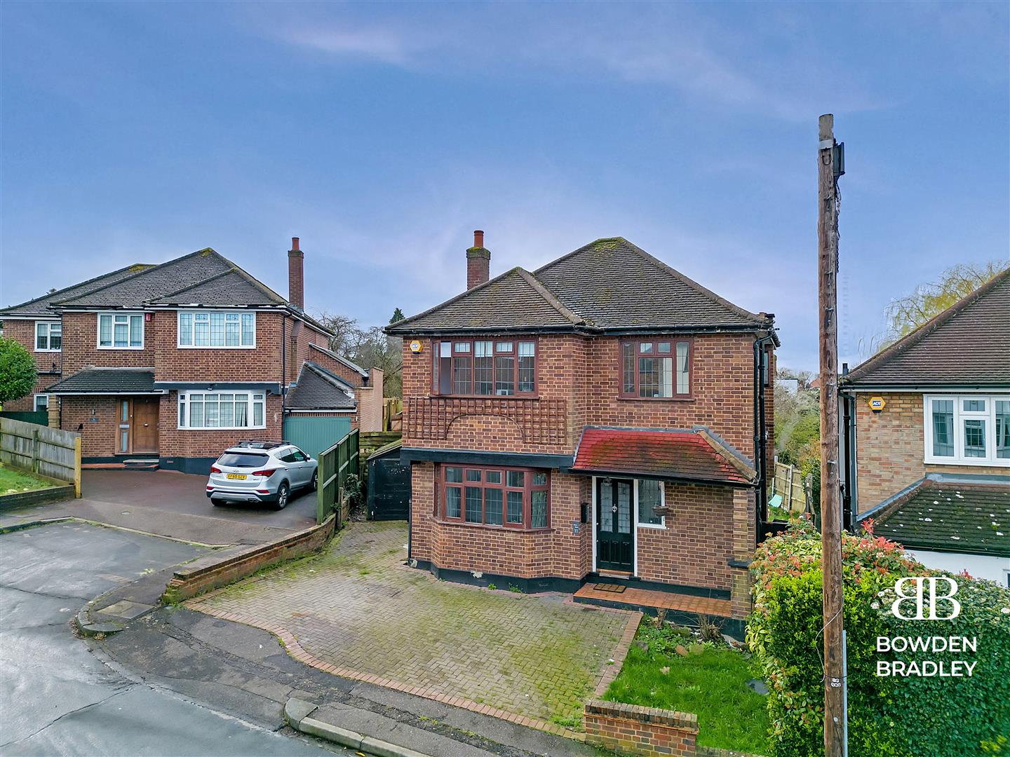 3 bed detached house for sale in Dacre Close, Chigwell, IG7 (ref