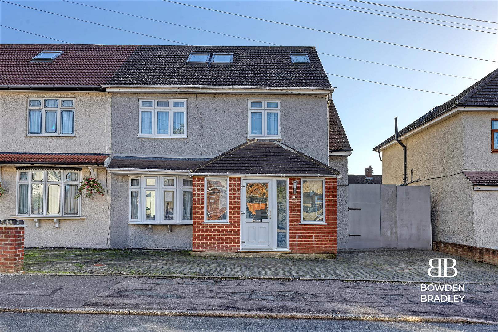 4 bed semi-detached house for sale in Brocket Way, Chigwell  - Property Image 18