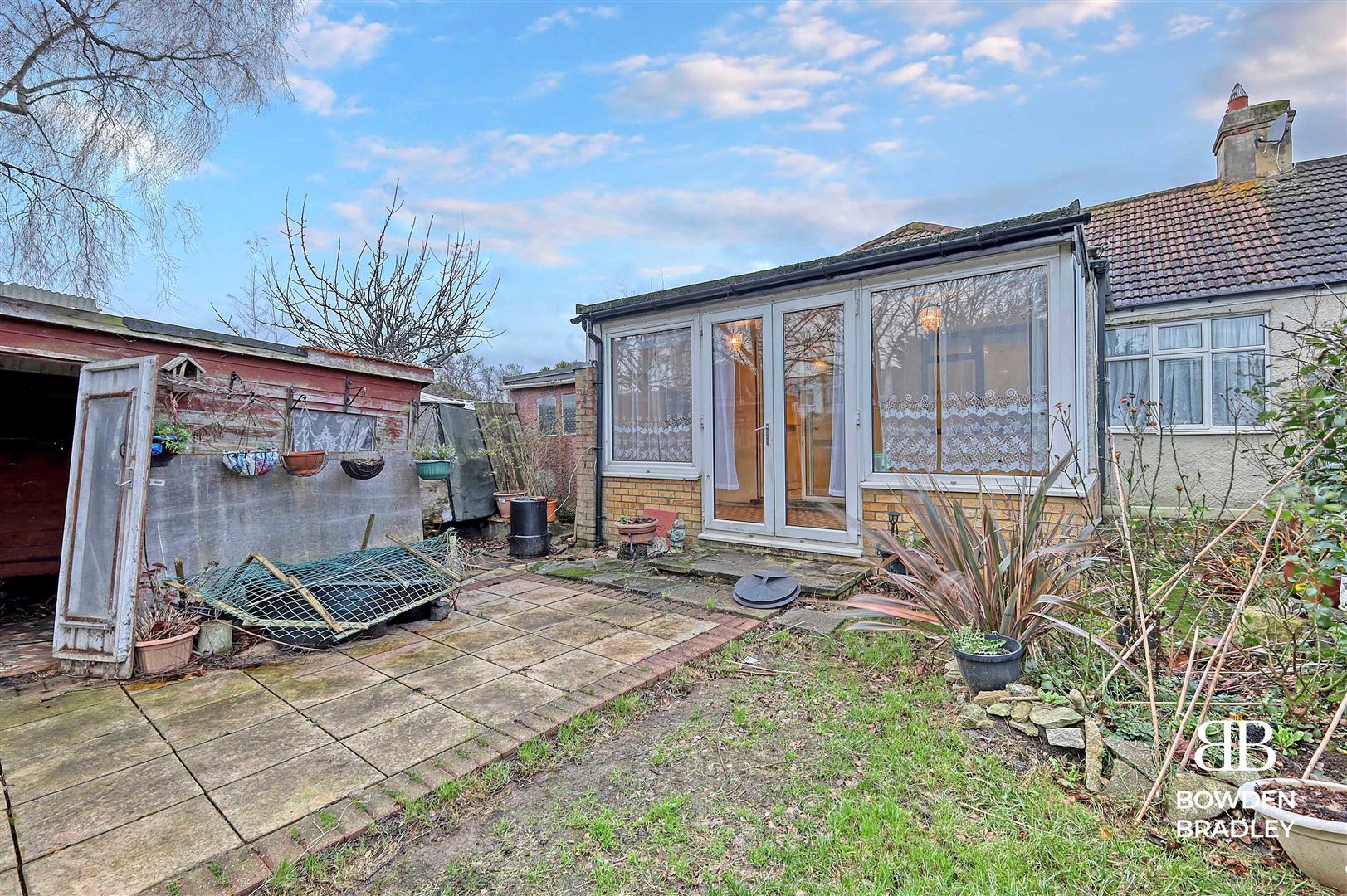 2 bed semi-detached bungalow for sale in Lime Grove, Hainault  - Property Image 13