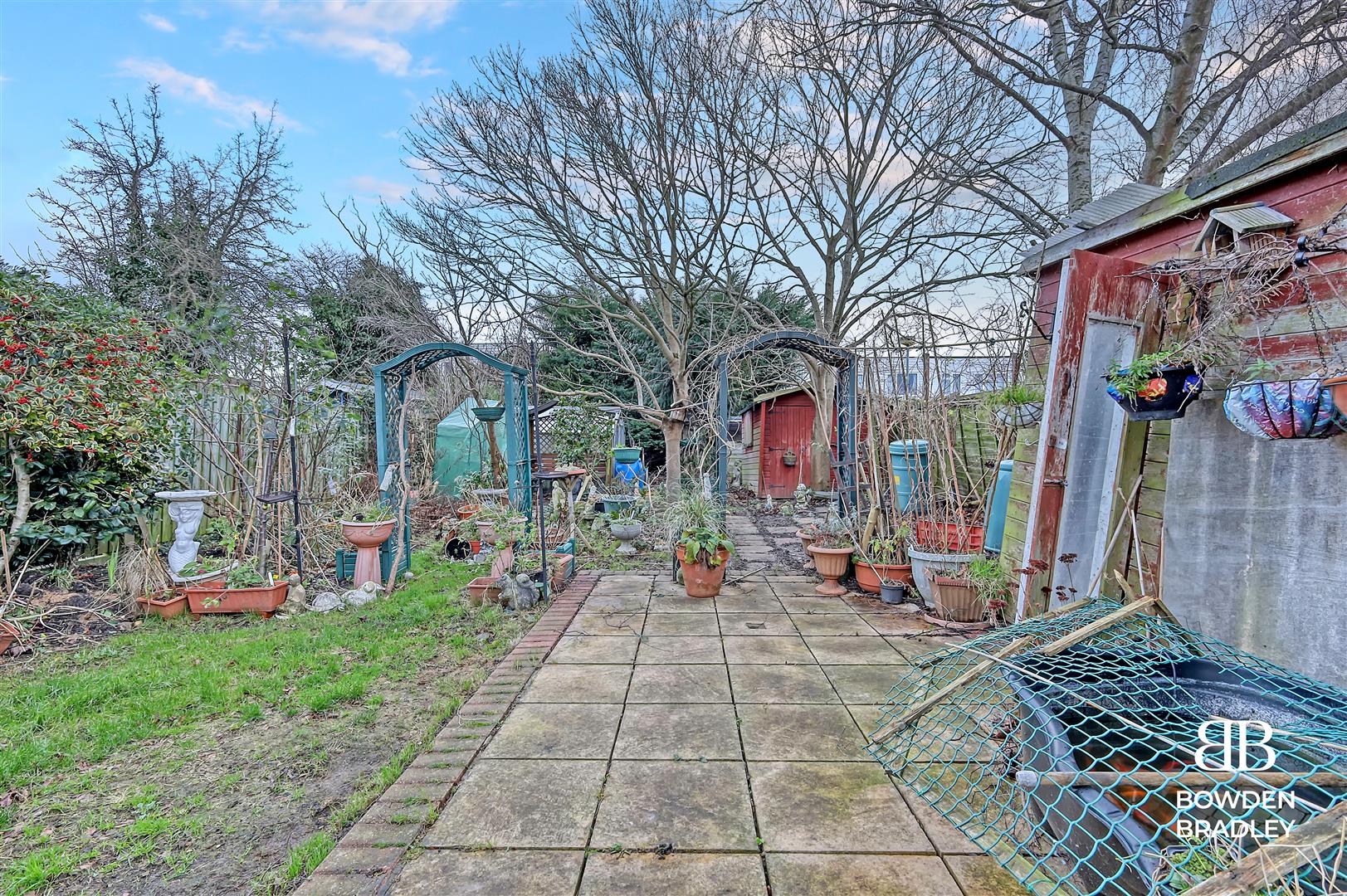 2 bed semi-detached bungalow for sale in Lime Grove, Hainault  - Property Image 11