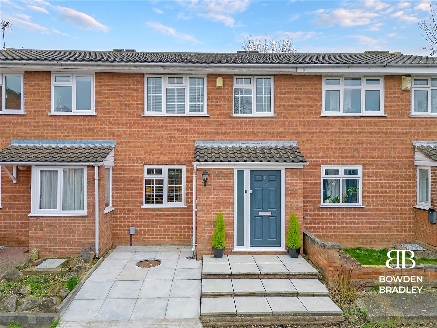 3 bed terraced house for sale in Elmswood, Chigwell  - Property Image 1