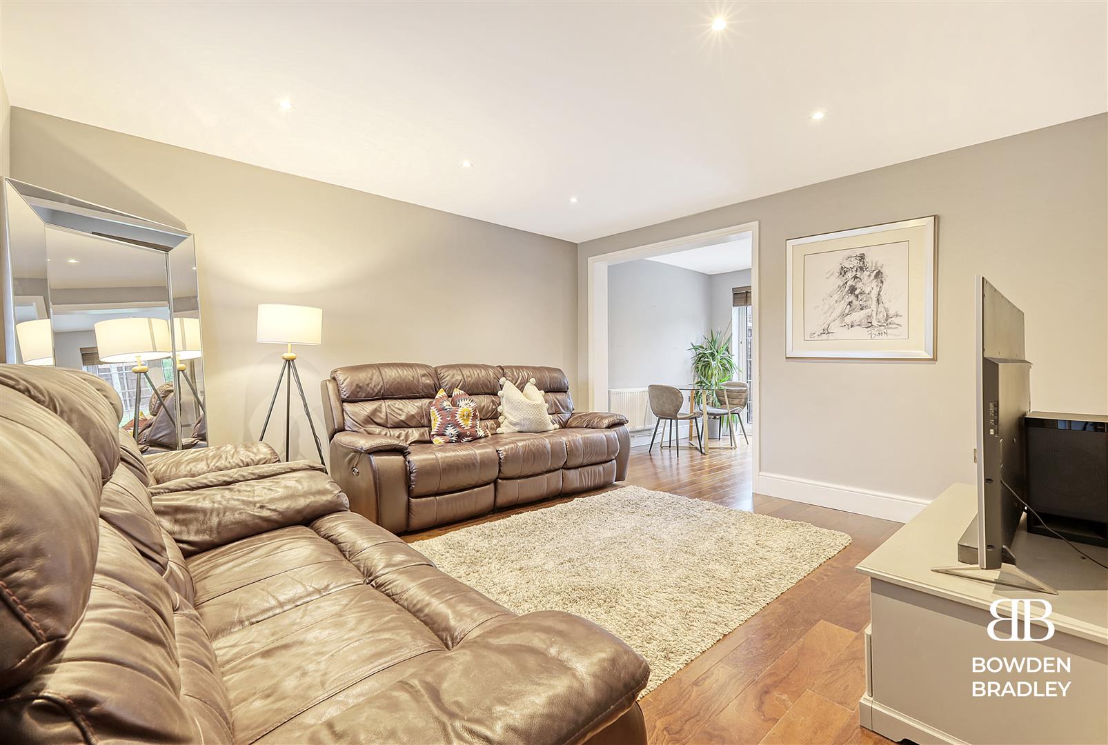 3 bed terraced house for sale in Elmswood, Chigwell  - Property Image 2