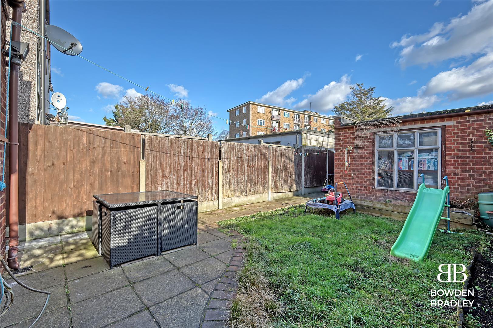 3 bed terraced house for sale in Naseby Road, Dagenham  - Property Image 14