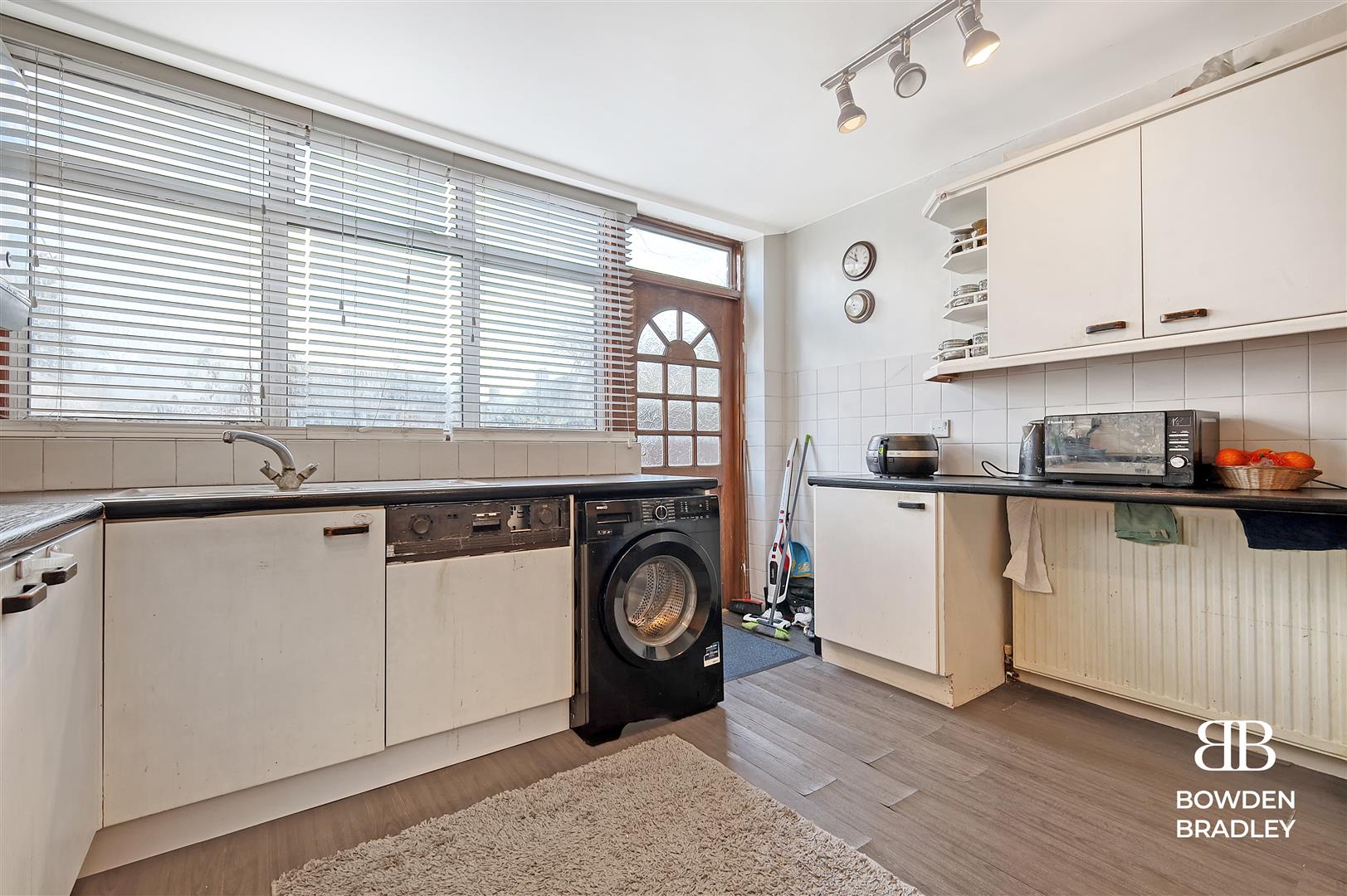 3 bed terraced house for sale in Naseby Road, Dagenham  - Property Image 6