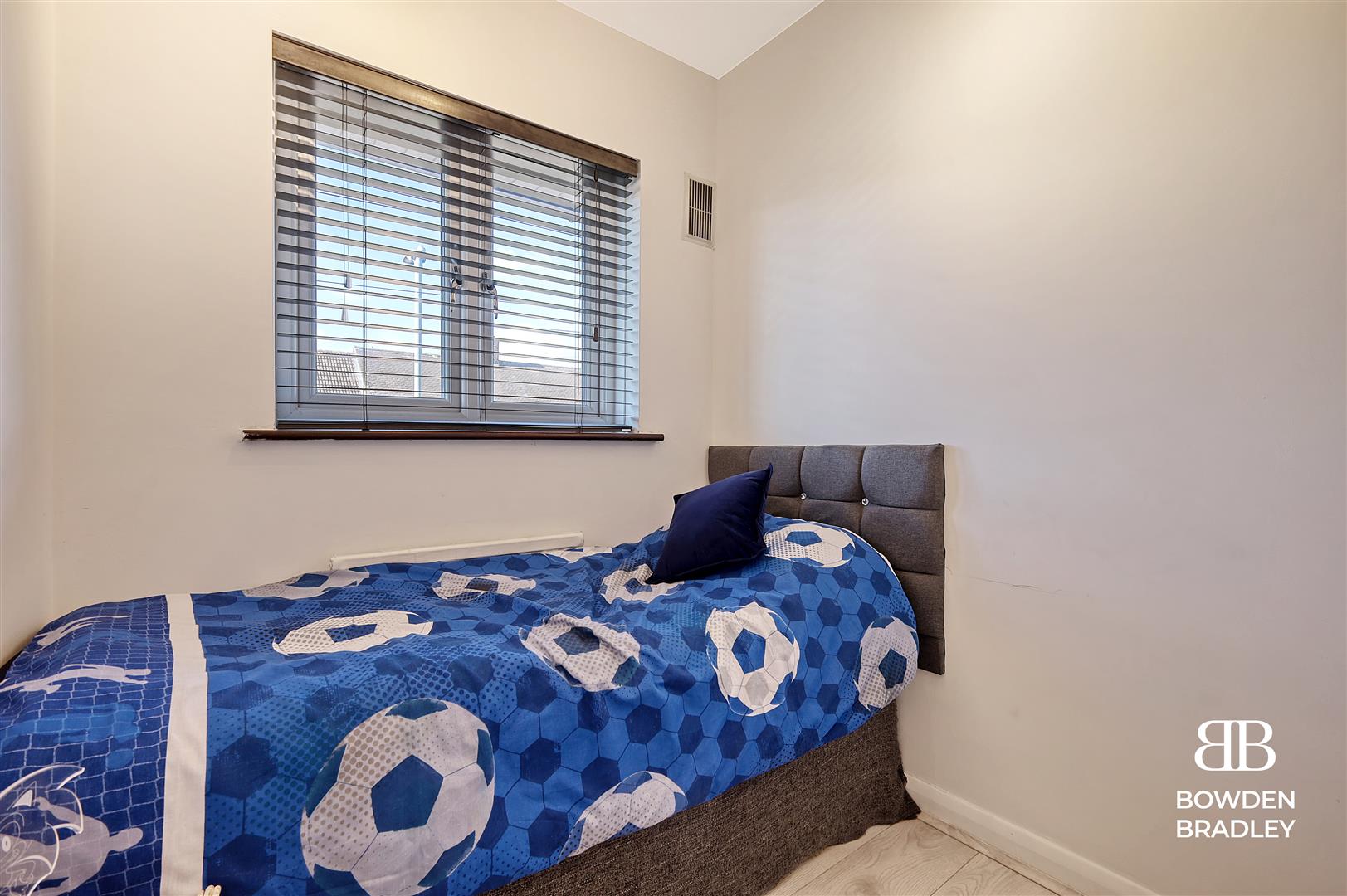 3 bed terraced house for sale in Naseby Road, Dagenham  - Property Image 12