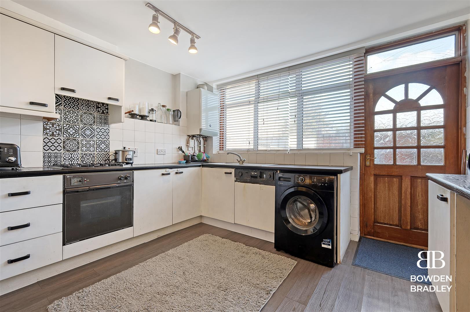 3 bed terraced house for sale in Naseby Road, Dagenham  - Property Image 5