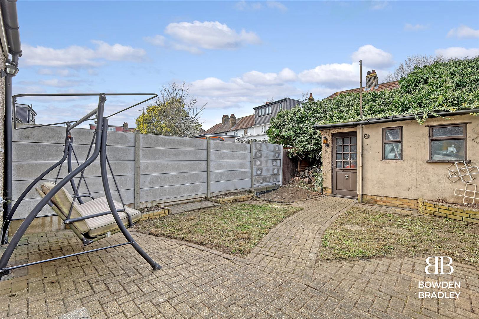 3 bed terraced house for sale in Meadow Road, Barking  - Property Image 16