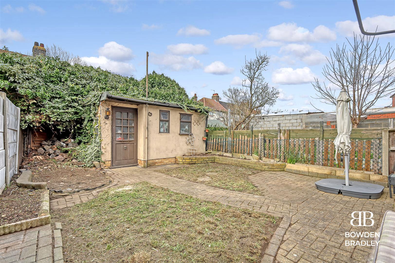 3 bed terraced house for sale in Meadow Road, Barking  - Property Image 17