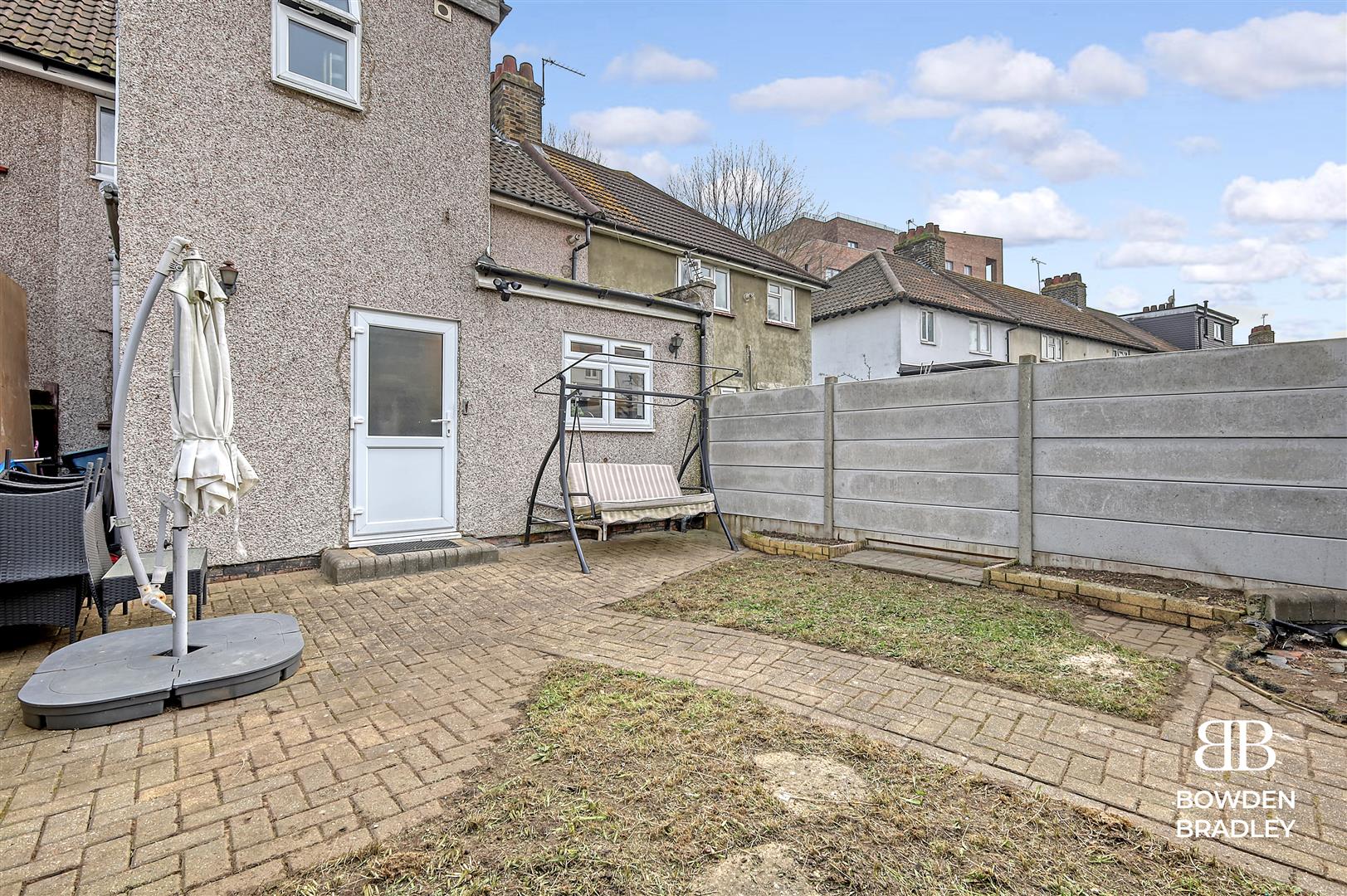 3 bed terraced house for sale in Meadow Road, Barking  - Property Image 19