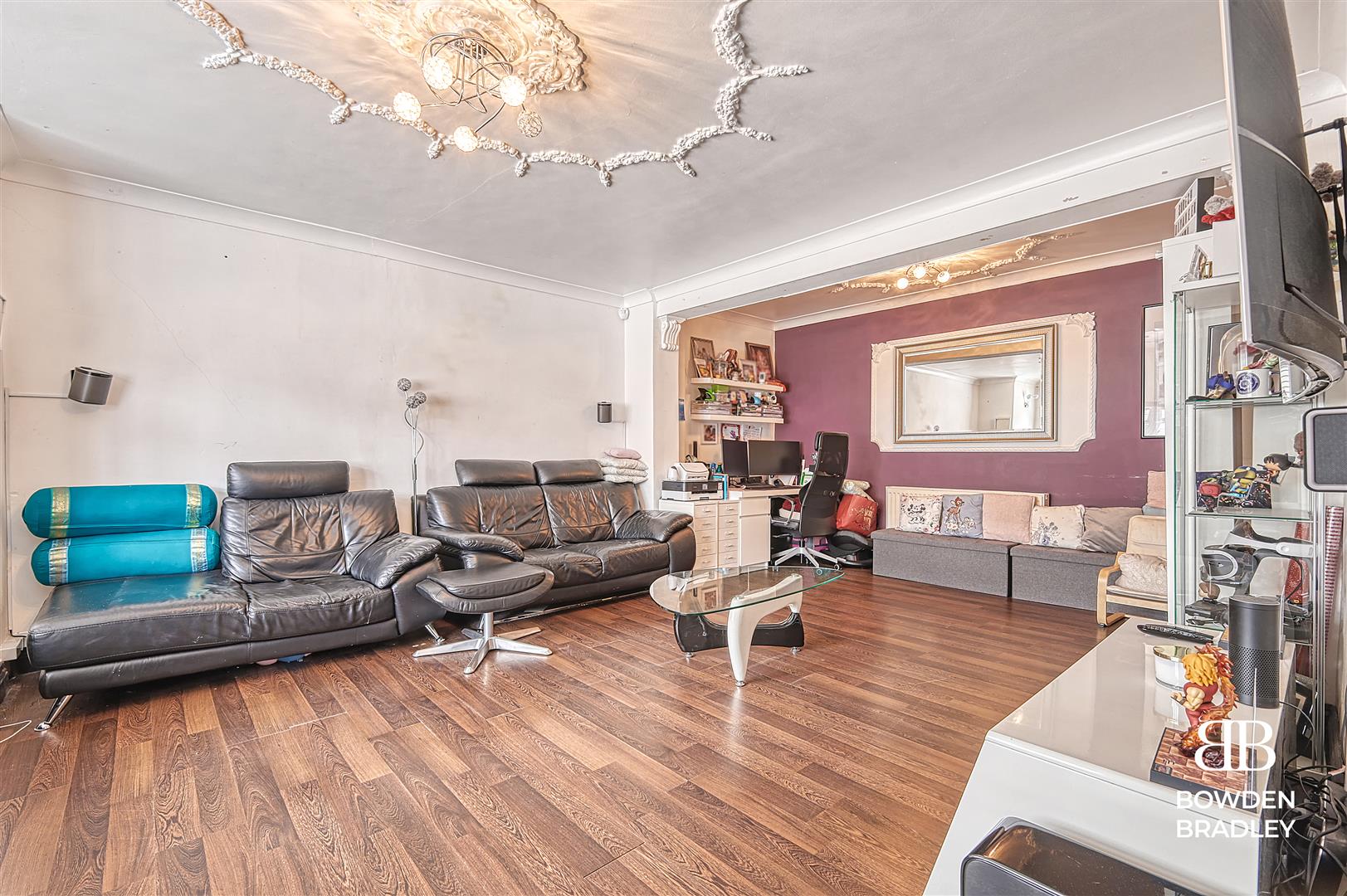 3 bed terraced house for sale in Meadow Road, Barking  - Property Image 2