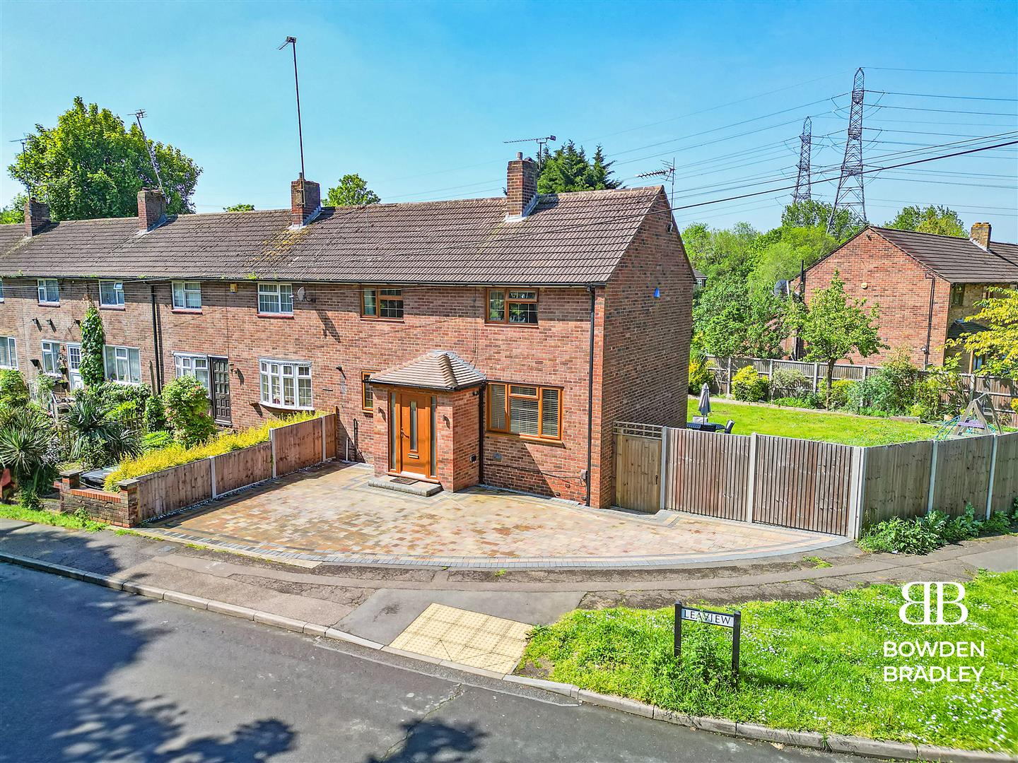 3 bed end of terrace house for sale in Lea View, Waltham Abbey  - Property Image 1