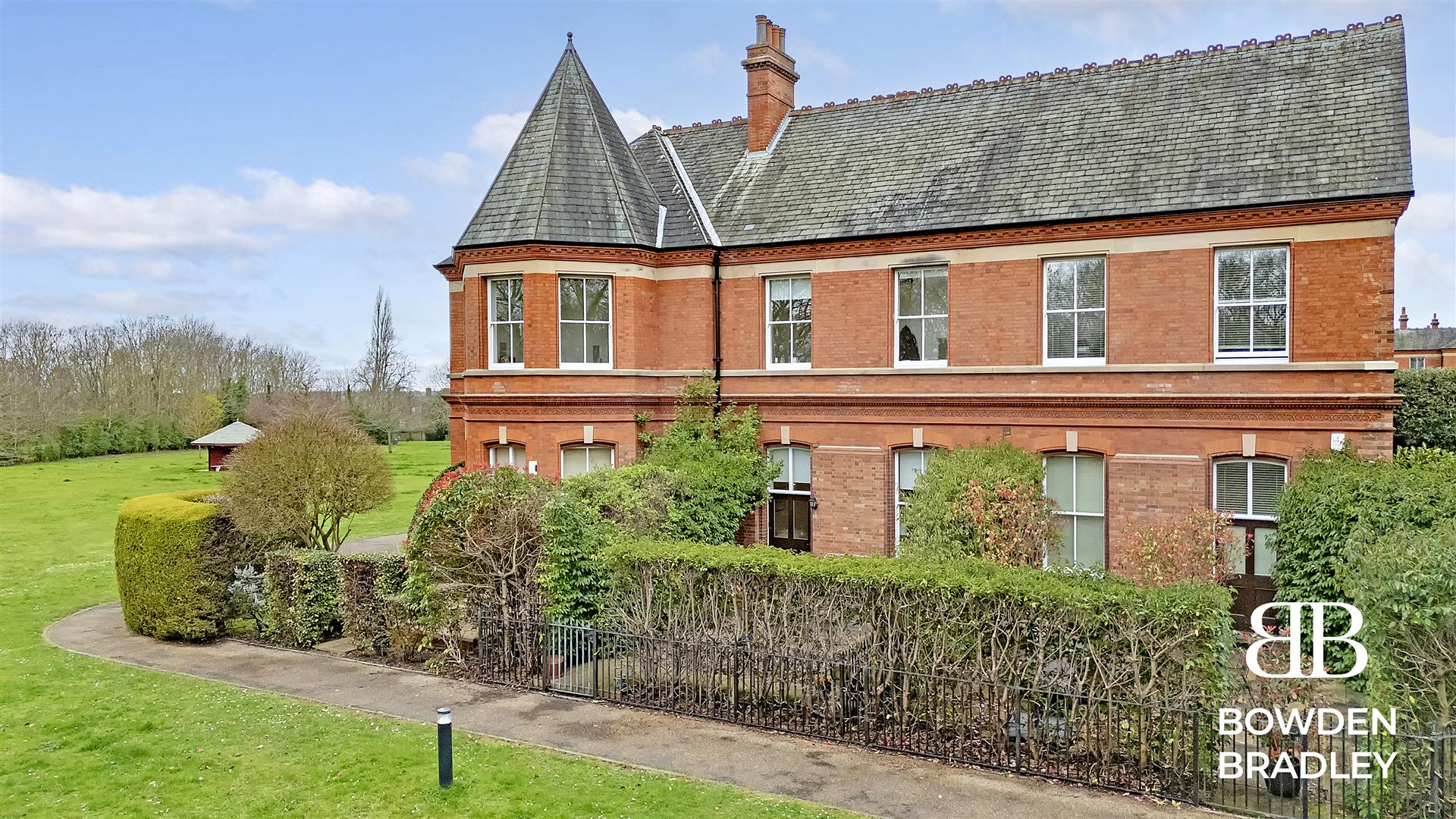 2 bed mews house for sale in Hampstead Avenue, Woodford Green  - Property Image 1