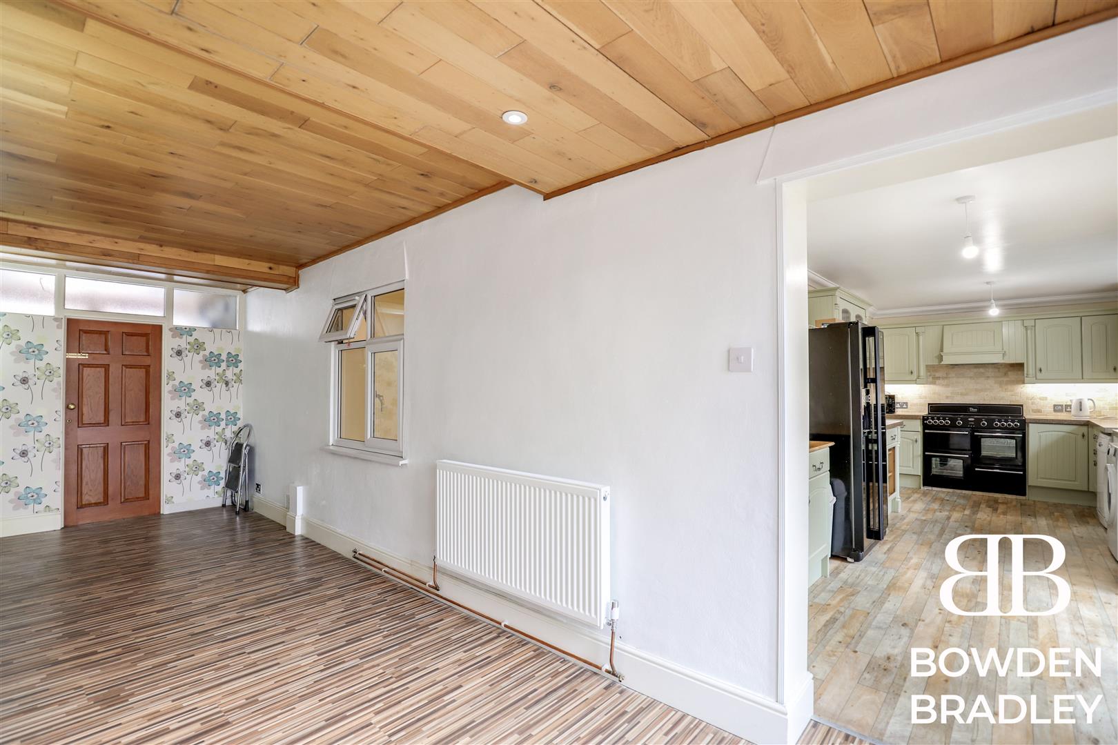 3 bed semi-detached house for sale in Hillview Avenue, Hornchurch  - Property Image 15