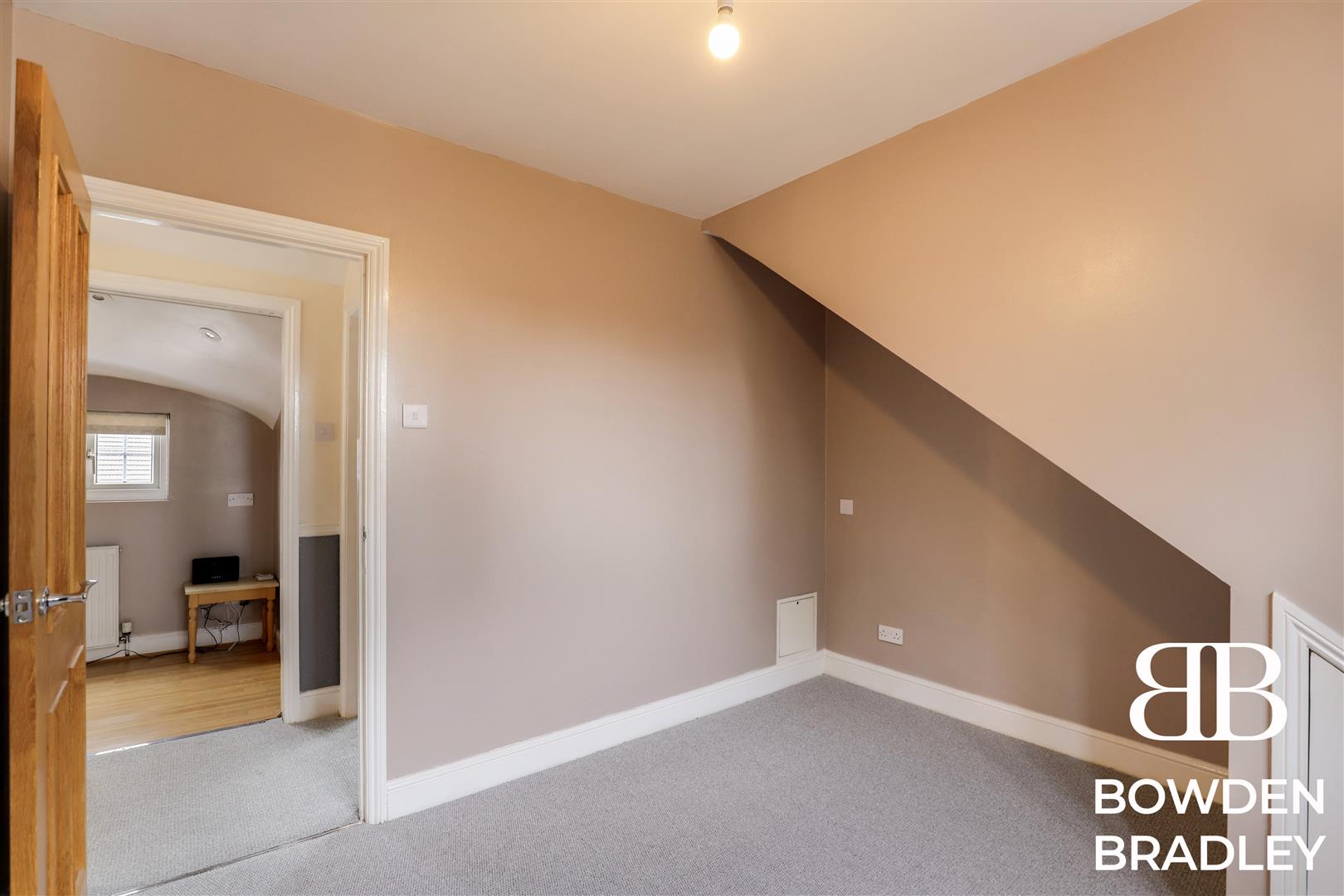 3 bed semi-detached house for sale in Hillview Avenue, Hornchurch  - Property Image 23