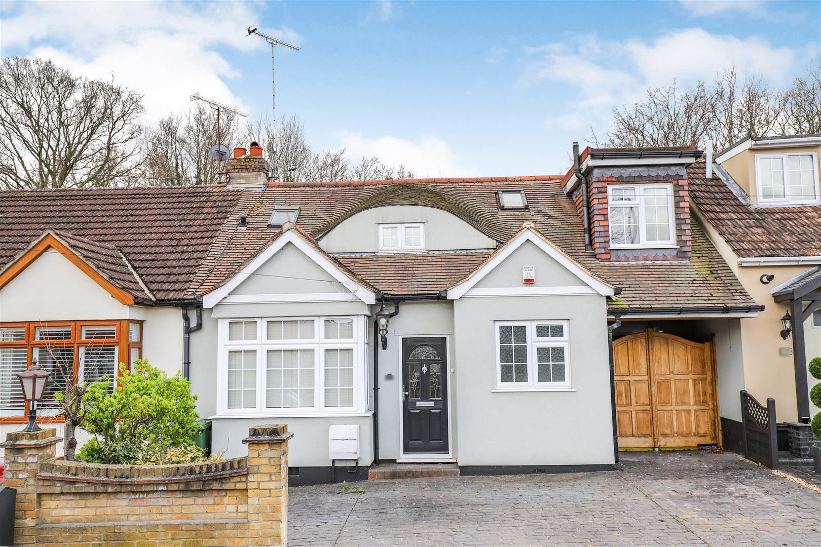 3 bed semi-detached house for sale in Hillview Avenue, Hornchurch  - Property Image 1