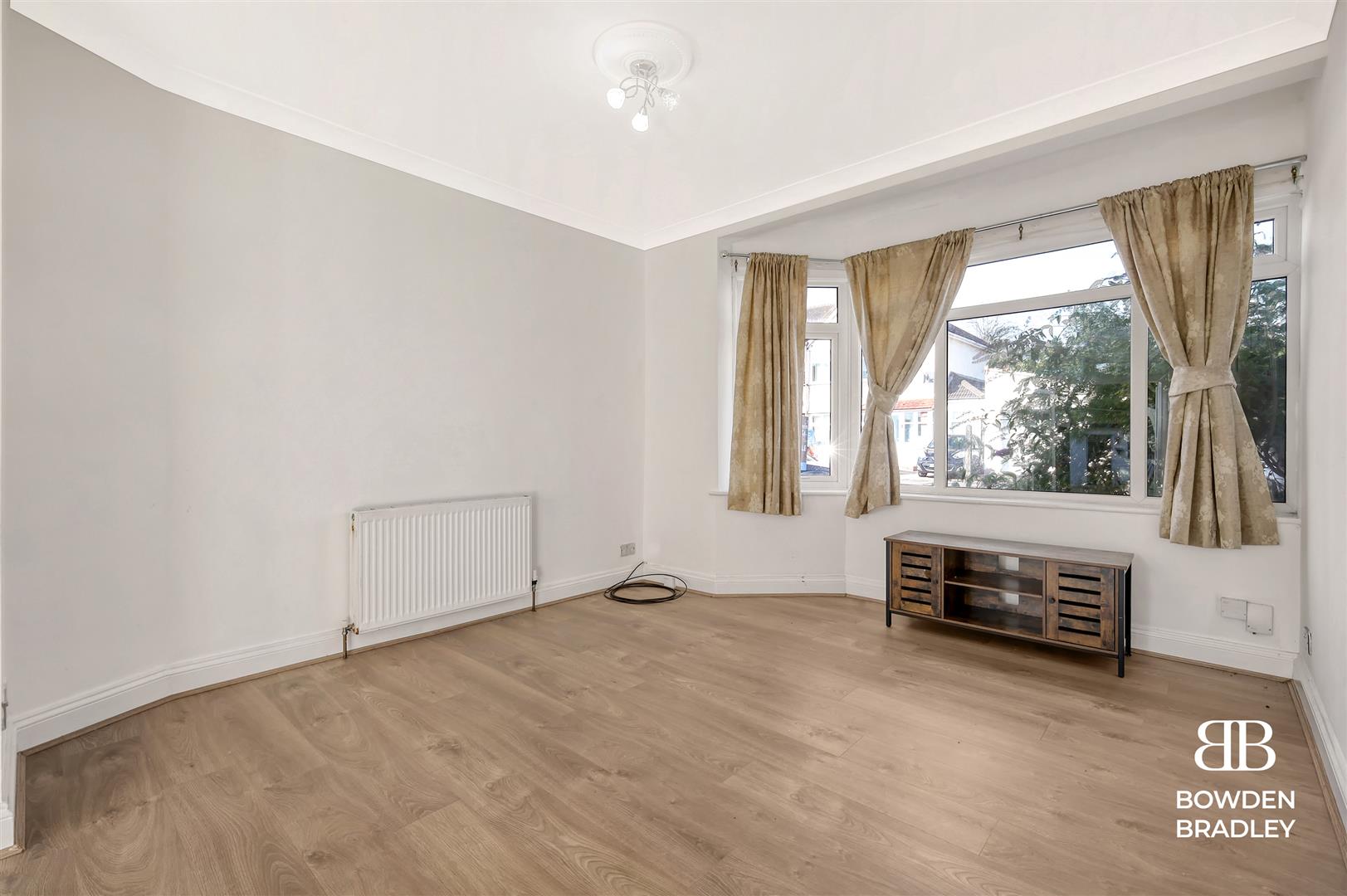 3 bed terraced house for sale in Trelawney Road, Hainault  - Property Image 5