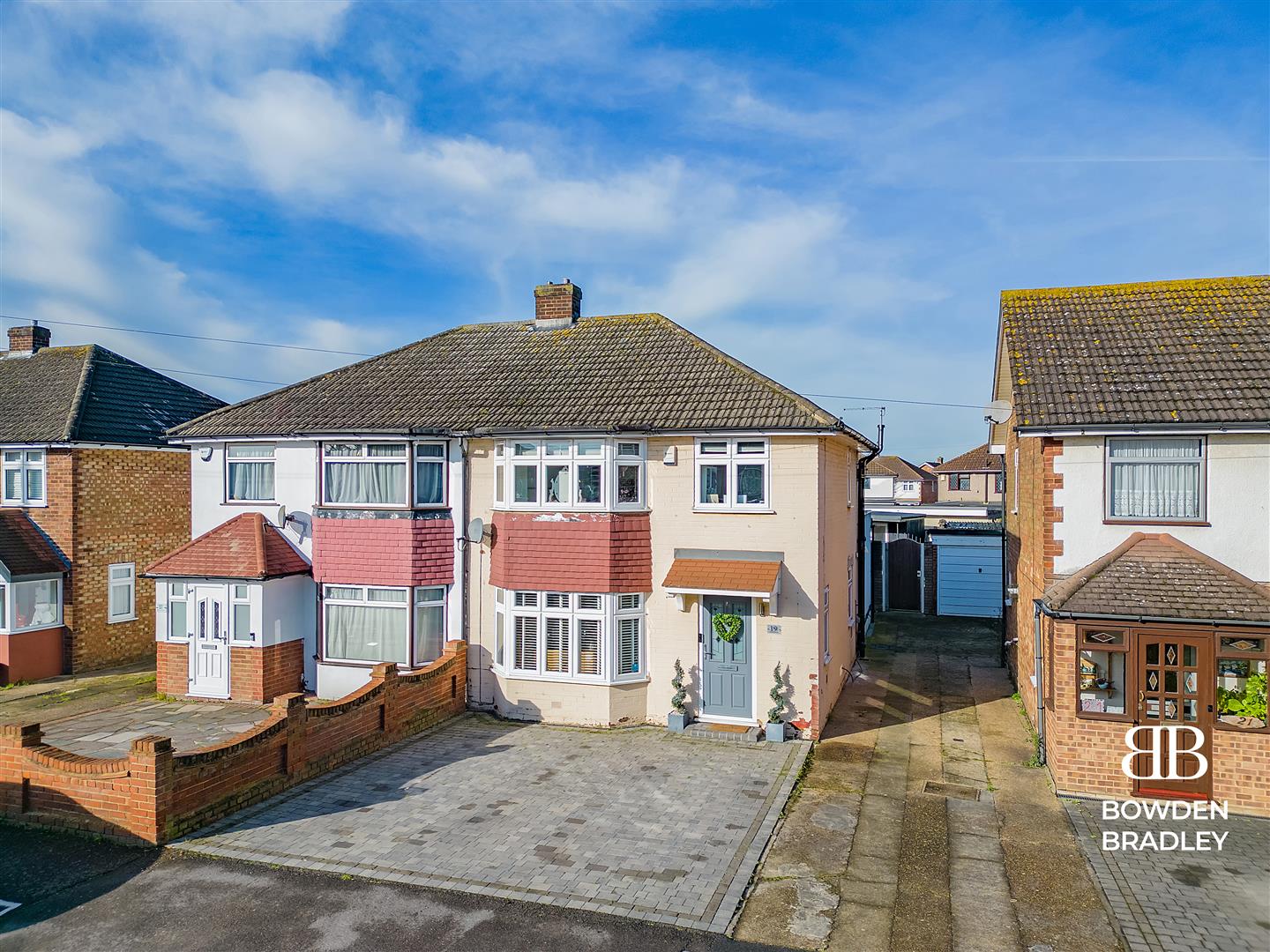 3 bed semi-detached house for sale in Sowrey Avenue, Rainham  - Property Image 1