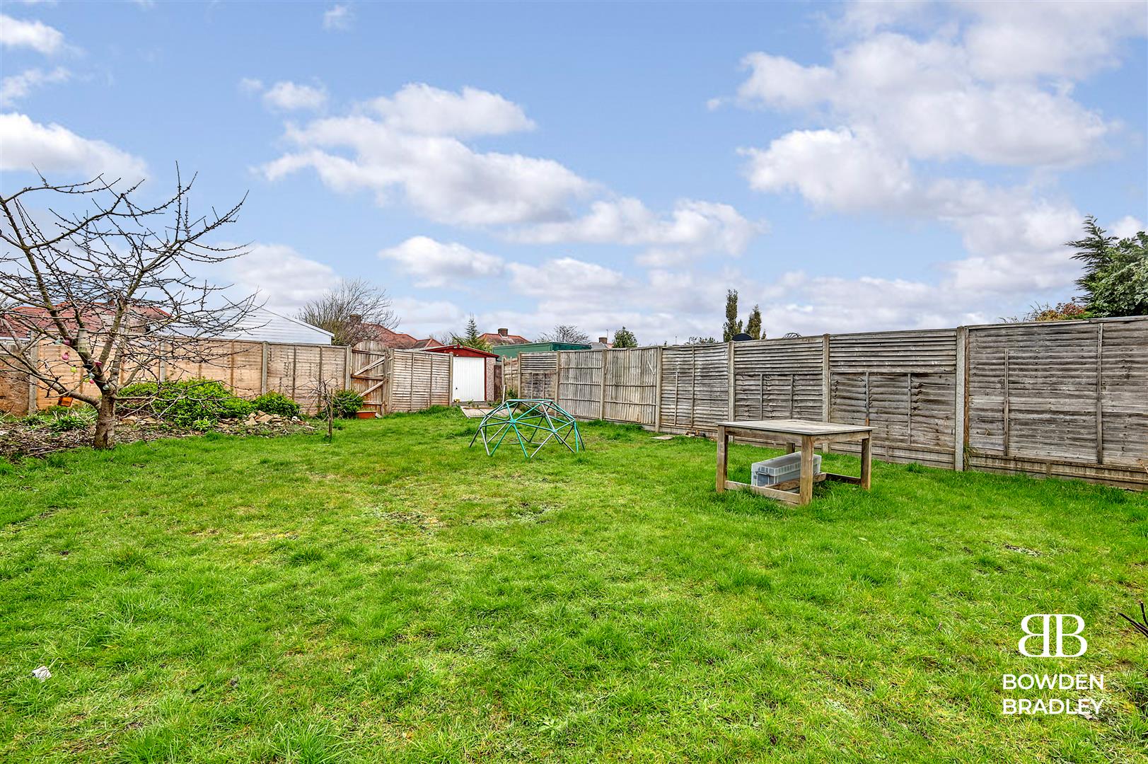 2 bed maisonette for sale in Walden Way, Hainault  - Property Image 15