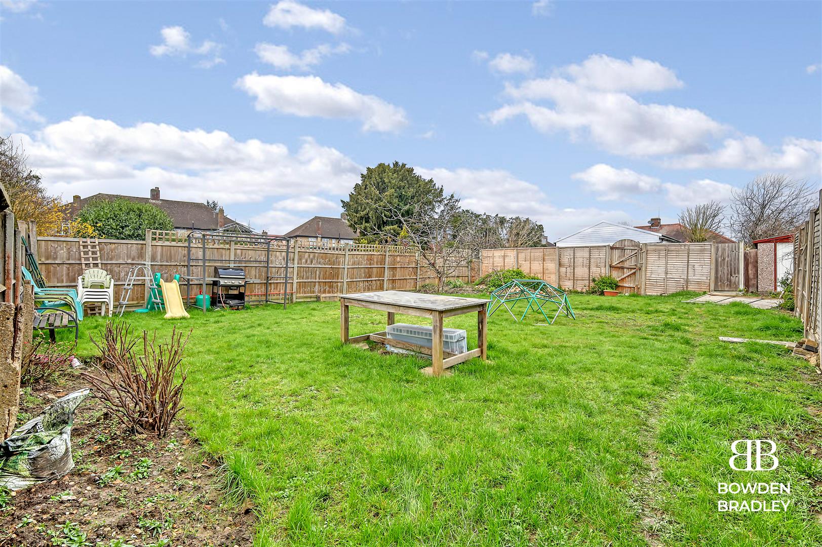 2 bed maisonette for sale in Walden Way, Hainault  - Property Image 16