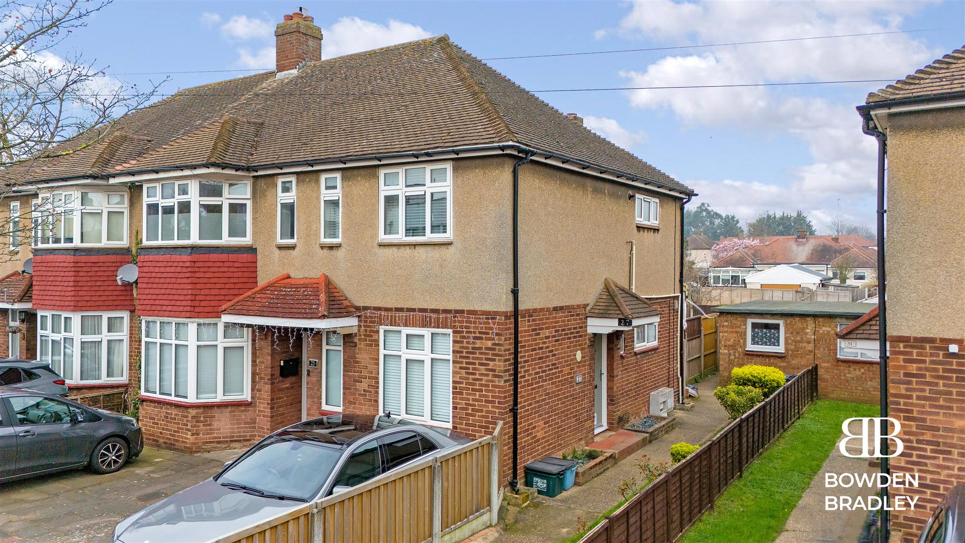 2 bed maisonette for sale in Walden Way, Hainault  - Property Image 1