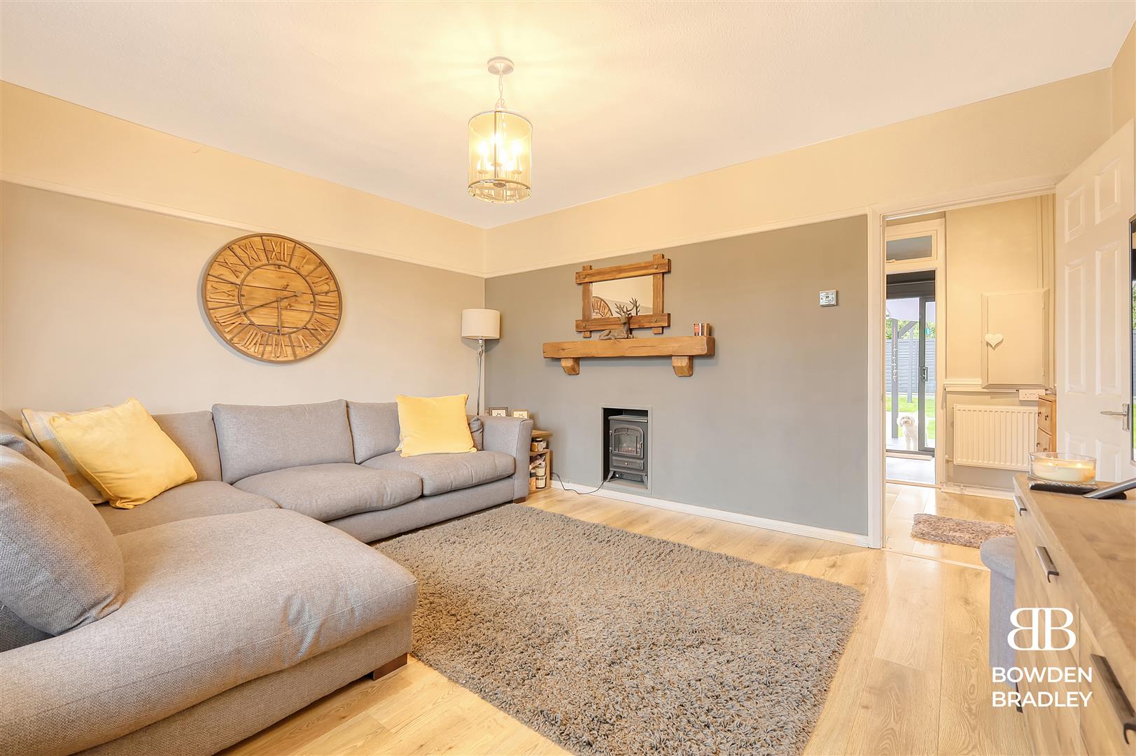 1 bed flat for sale in Newton Road, Chigwell  - Property Image 1