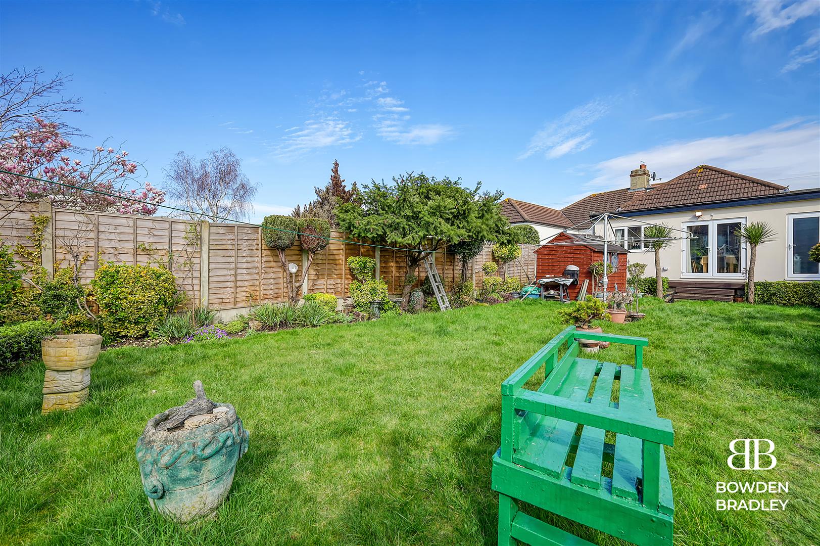 4 bed bungalow for sale in Lime Grove, Hainault, IG6 (ref: 572698 ...