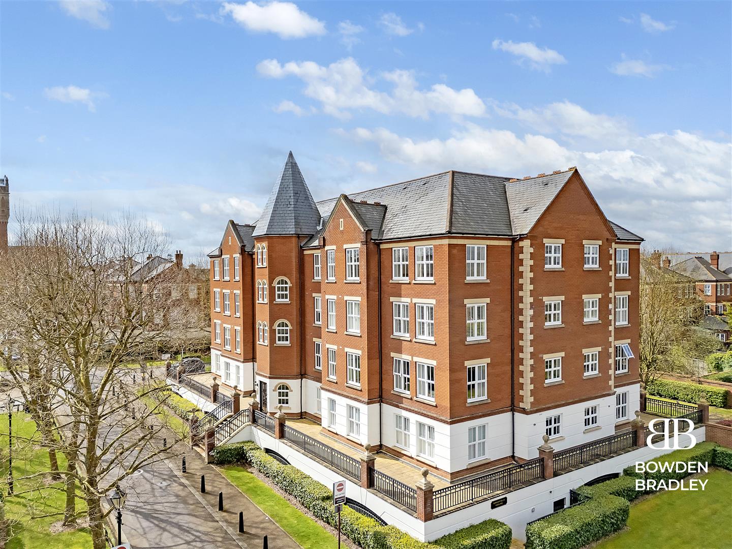 2 bed apartment for sale in The Boulevard, Woodford Green  - Property Image 1