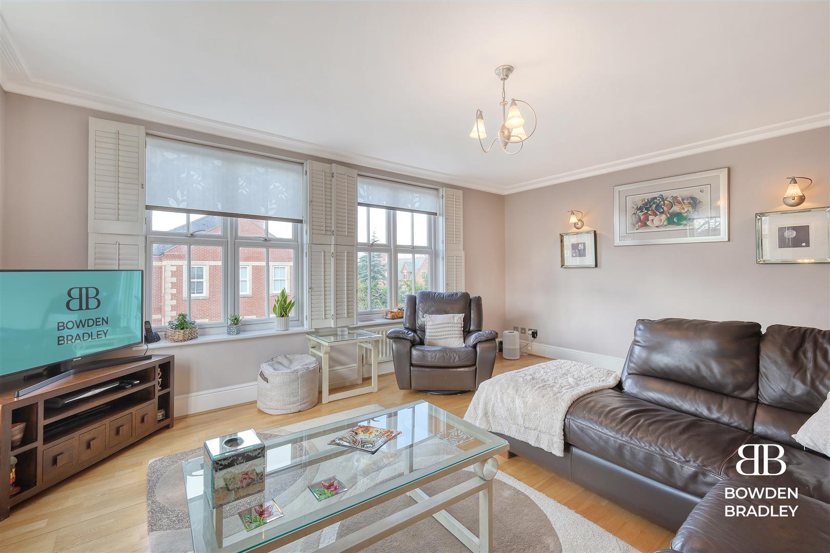 2 bed apartment for sale in The Boulevard, Woodford Green  - Property Image 4