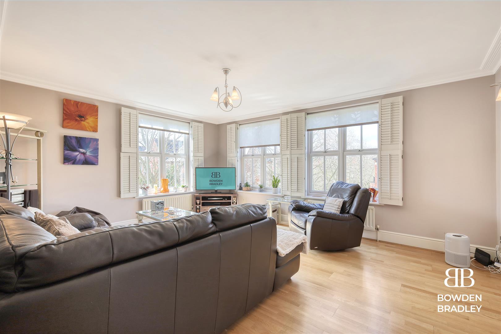 2 bed apartment for sale in The Boulevard, Woodford Green  - Property Image 5