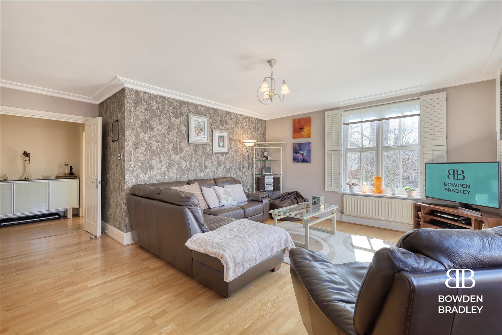 2 bed apartment for sale in The Boulevard, Woodford Green  - Property Image 3