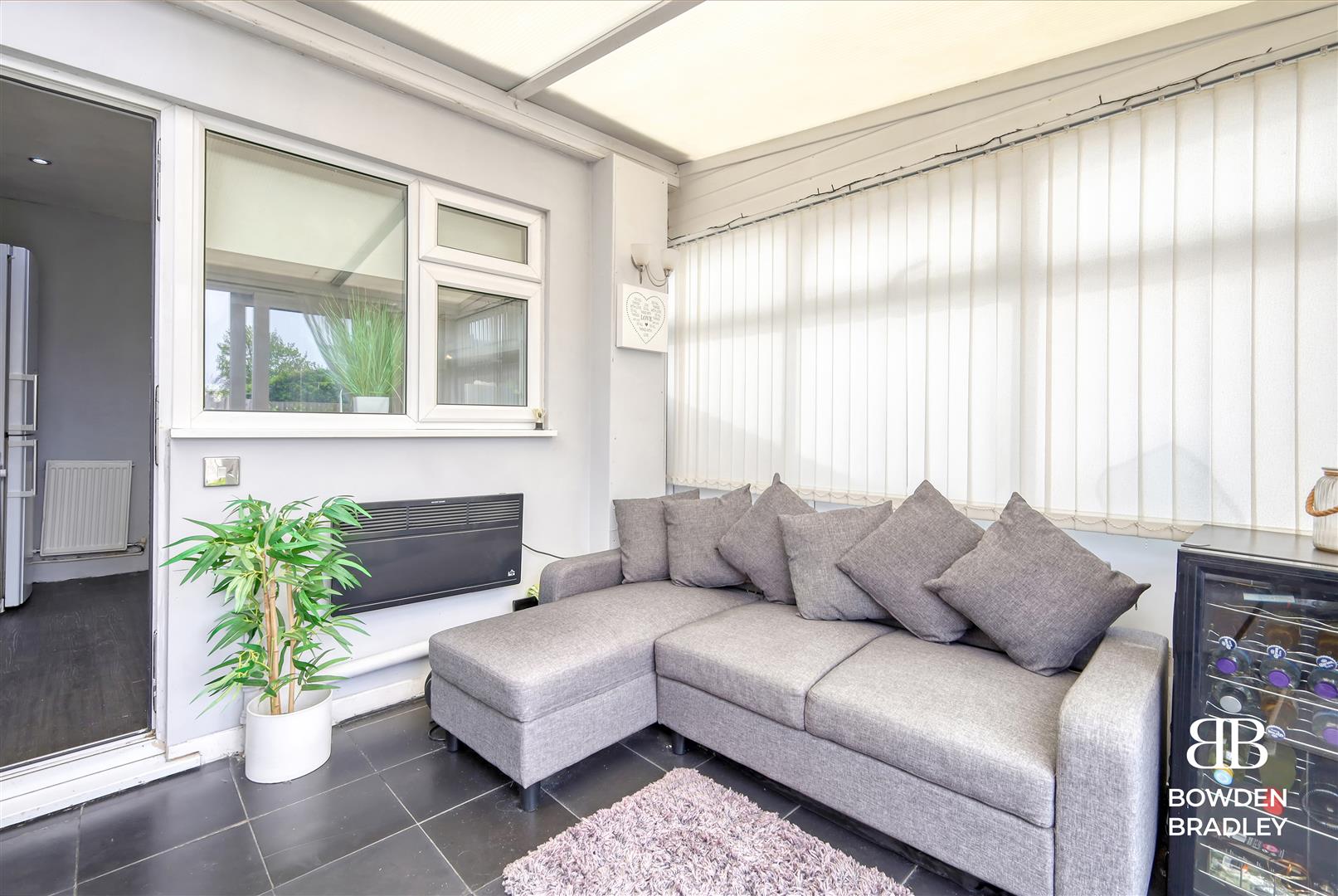 3 bed terraced house for sale in Linley Crescent, Collier Row  - Property Image 8