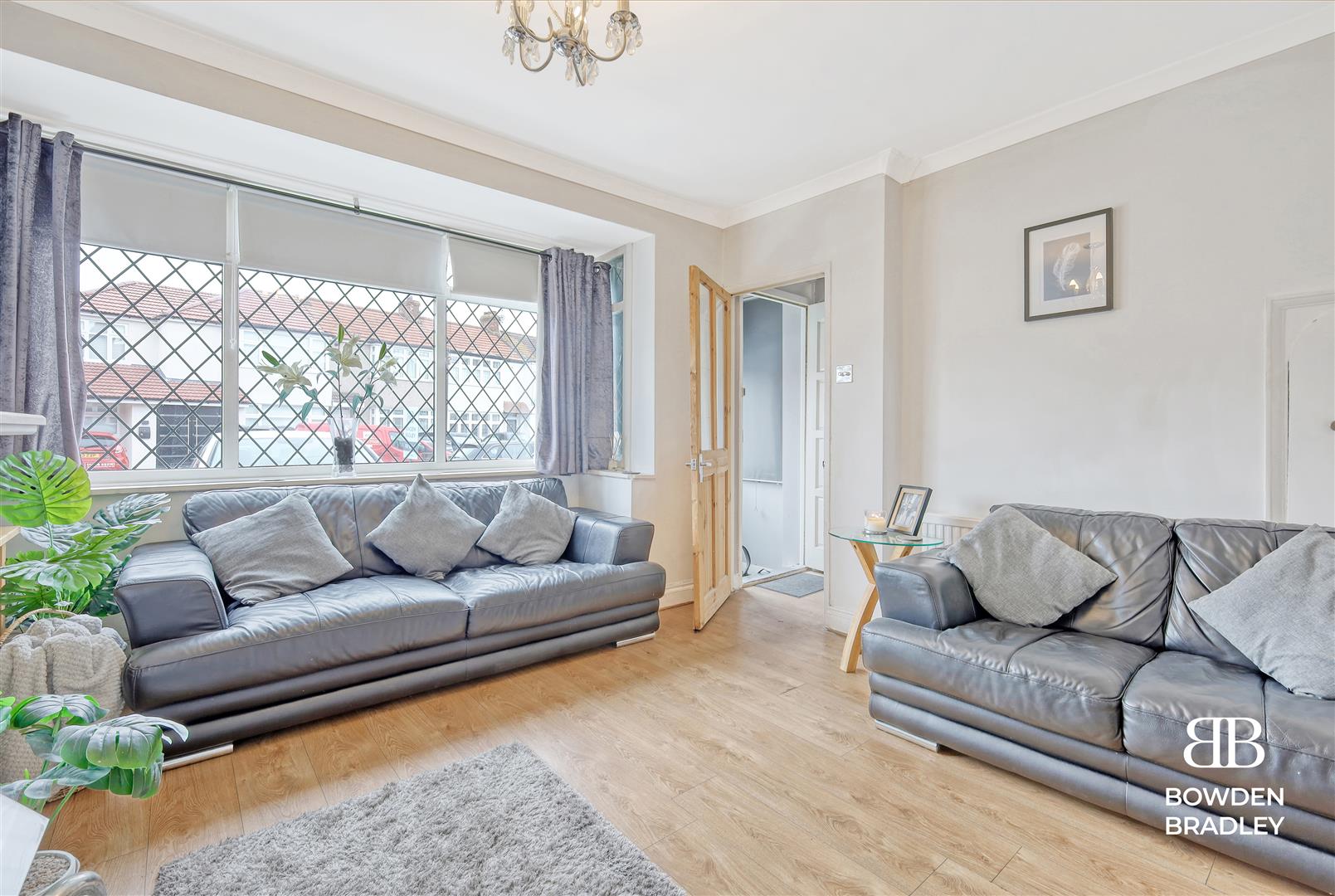 3 bed terraced house for sale in Linley Crescent, Collier Row  - Property Image 4