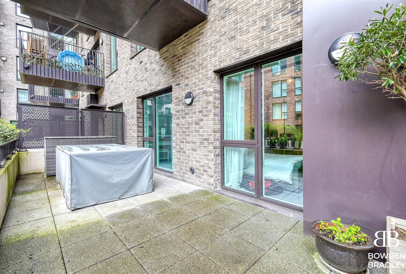 2 bed apartment to rent in Highland Street, London  - Property Image 2