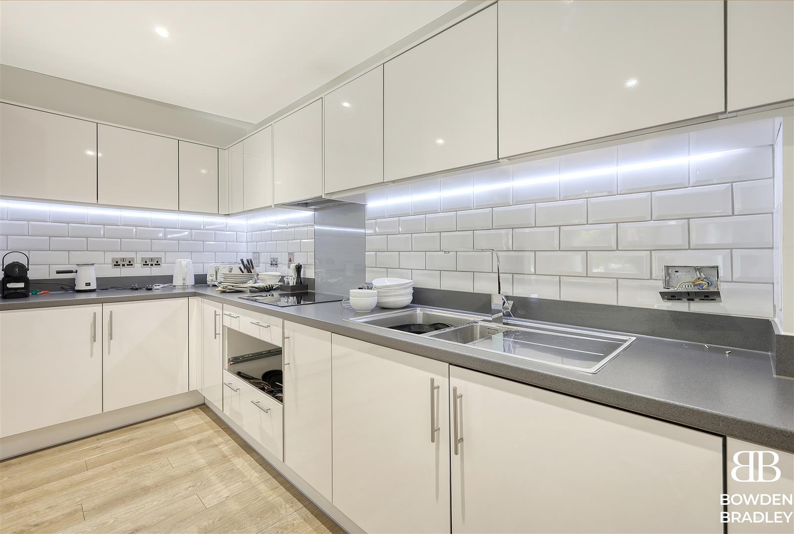 2 bed apartment to rent in Highland Street, London  - Property Image 15