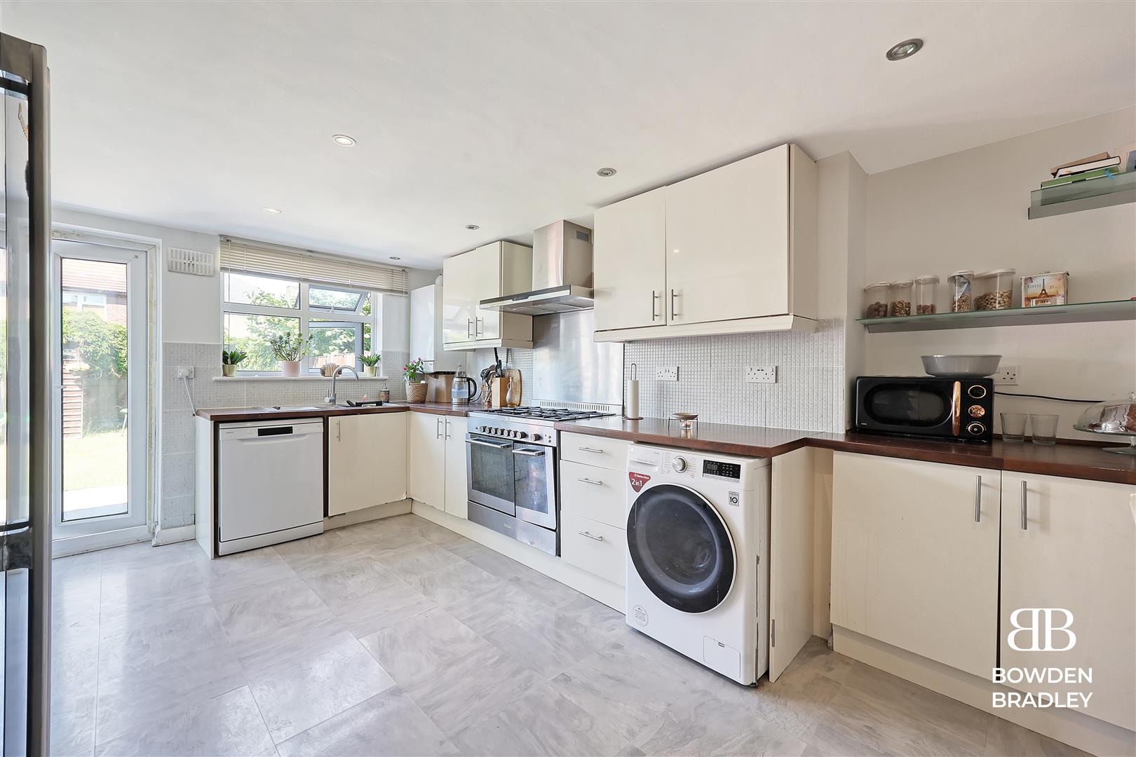 3 bed terraced house for sale in Durell Road, Dagenham  - Property Image 8