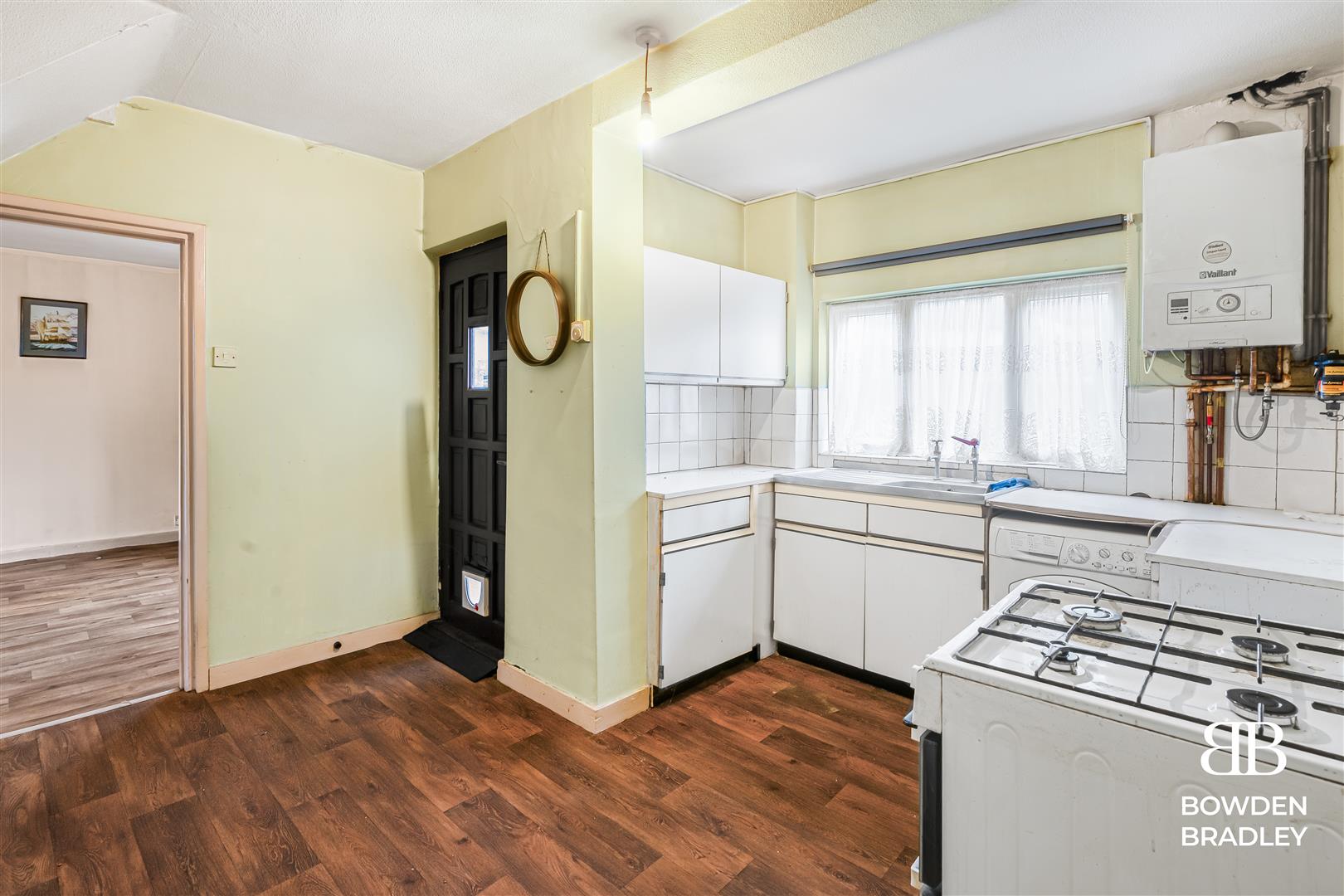 3 bed semi-detached house for sale in Sutton Road, Barking  - Property Image 4